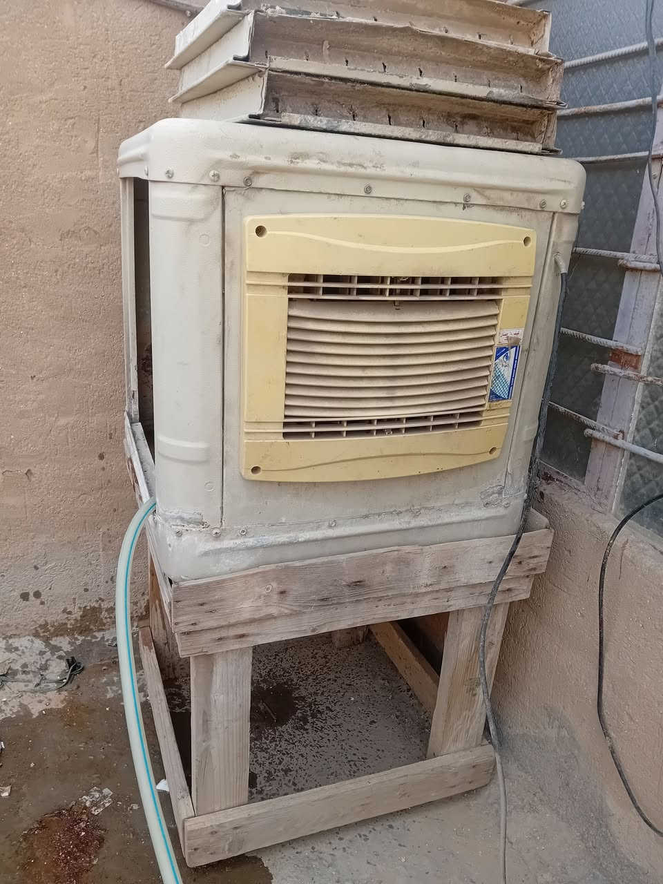 مبردة سعودية حجم صغير مع الميز للبيع
*********** واتساب
