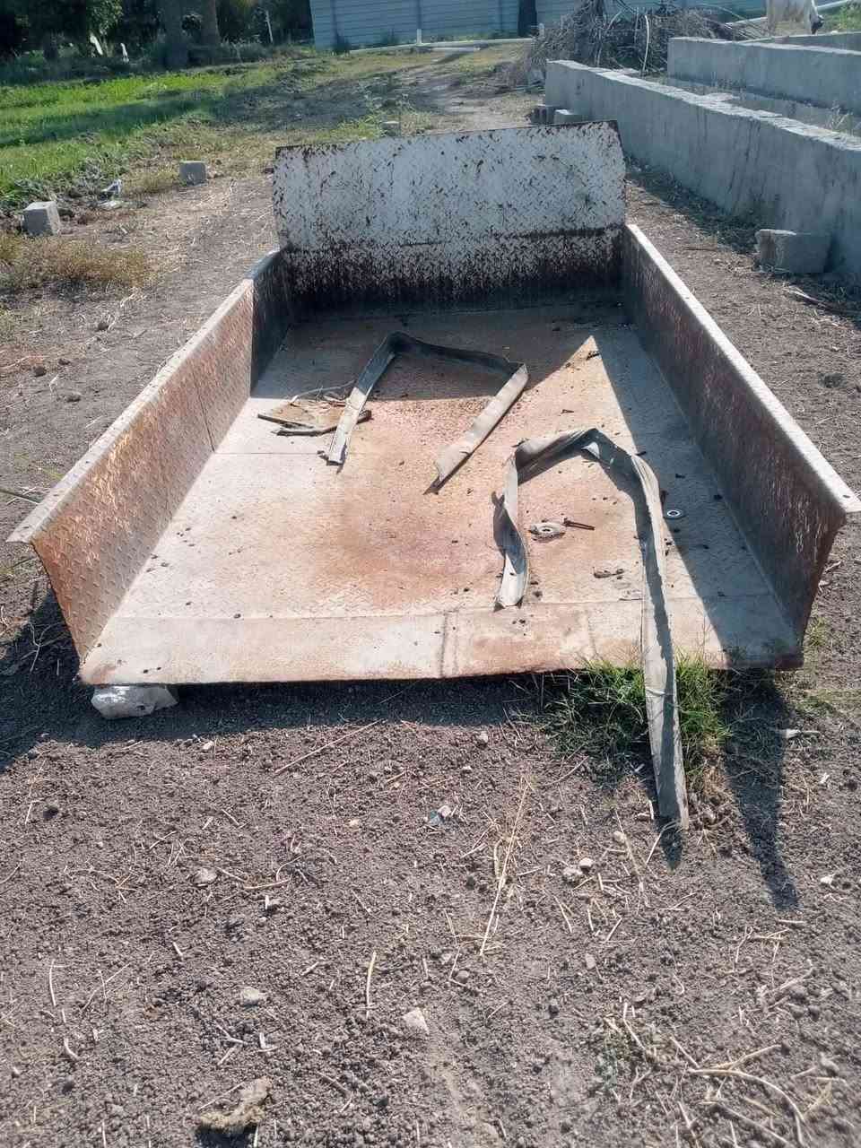 للبيع جكر عموشه سعر 250 وبيه مجال قليل *********** واتساب
