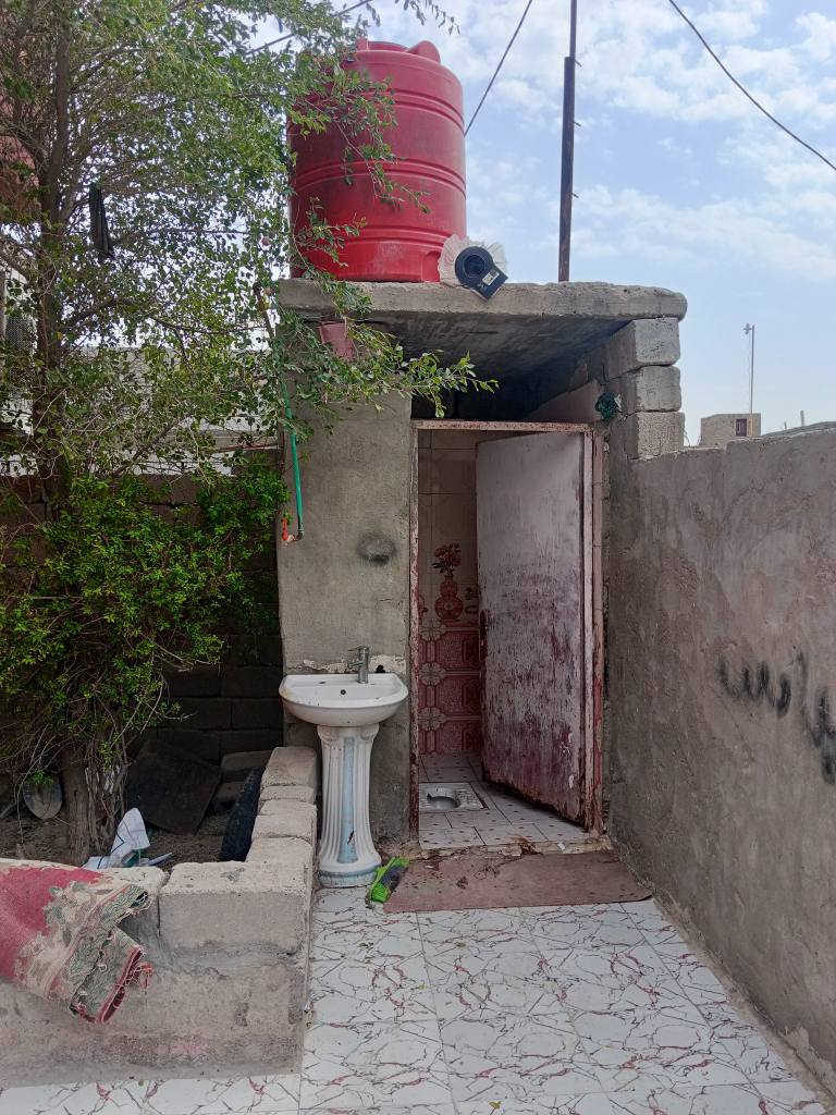 بيت طابو زراعي للبيع 

في ابو خصيب شارع الوسطي 

مساحة البيت 200 متر 

يحتوي البيت على غرفتين ودوانية وصاله ومطبخ وحمام 

السعر60 مليون

لاستفسار تتواصل على رقم 
*********** البصرة, العراق
