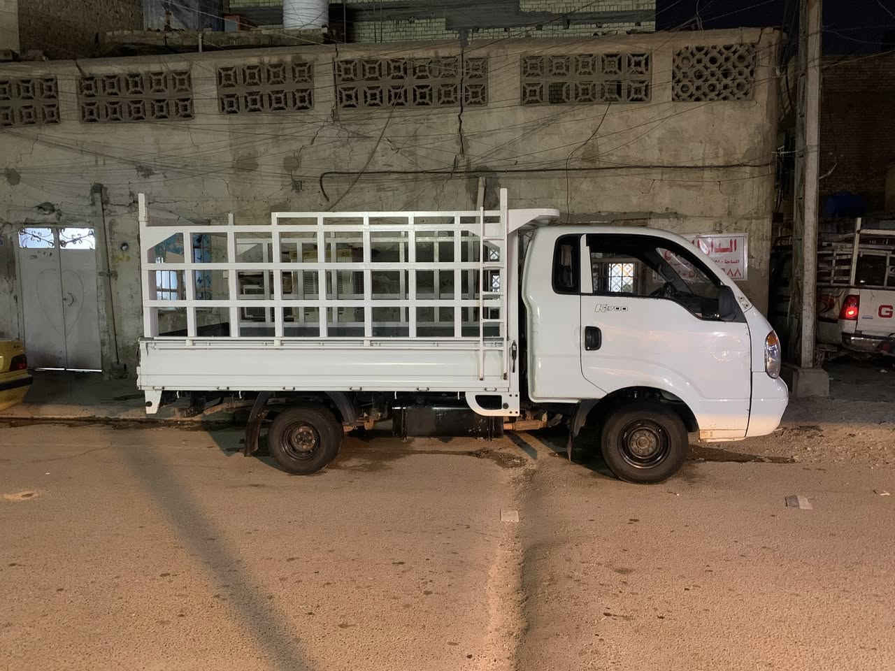 السلام عليكم للبيع فقط
للبيع كيا 2009 مكاني بغداد
 رقم بغداد انكليزي باسمي مكفول كير ومكينه وشاصي 
السعر ٩٥ وبيها مجال السياره نظيفة وخير من الله 
للتواصل ***********
