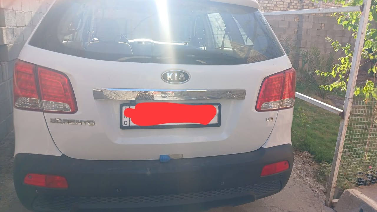 سلام عليكم سورنتو موديل 2012 سيارة فول مواصفات عده البصمه بنورامه  تخم تاير جديد سدر أمامي خلفي جديد صبغ سيارة أقل حزام مكينه جديده لا تنقيص ولا تبخير بيه بس صوت راجز أول ما شغل يروح مكينه ناعمه سيارة بسمي رقم نكليزي سعر دفتر وبيه مجال بسيط مكان العمارة ***********
