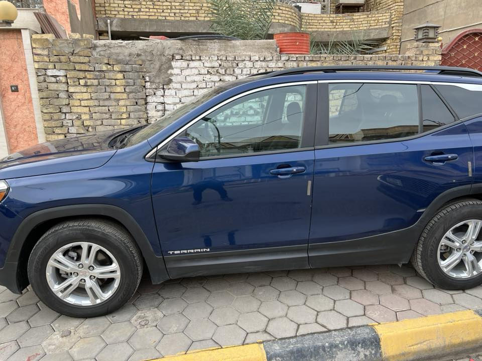 1.نوع السيارة جمسي GMC
2. نوع الماركة :- تيران SLE 
 3. سنة الصنع :- 2022
 4. رقم الهيكل (VIN) :- 3GKALMEV5NL138218
 5. رقم اللوحة:- واسط 
 6. اللون الخارجي :- نيلي 
 7. اللون الداخلي :- أسود 
 8. عدد الكيلومترات :- ٩٣ الف كيلو قابل للزيادة
 9. نوع الوقود :-بانزين 
 10. ناقل الحركة :- أوتوماتيكي 
 11. حجم المحرك :- 1500 توربو 
 12. عدد الأسطوانات :-4
 13. عدد الأبواب :- 4 مع بصمات لاربع بيبان
 14. عدد المقاعد :-4
 15. نوع الدفع :-  امامي 
 16. الحالة العامة :- مستخدم أمريكي 
 17.المواصفات الإضافية ( بصمة تشغيل- دخول ذكي  - انظمة امان - وضعيات قيادة -تحديد مسار - مثبت سرعة -كاميرا -شاشة كبيرة متصل - فتحة سقف بانوراما -سياقة ذاتية - نقطة عمياء جانبية - اشاير مري - رادار محيطي - مقاعد تدفئة - ستيرن تدفئة - وباقي المواصفات المعروفة مثل الويل كب والخ …
 18. الضرر :- طرف الدعاميه الاماميه.
السعر المطلوب ١٦٥ وبيها مجال للشراي مكان السيارة في الكوت
للتواصل 

***********

