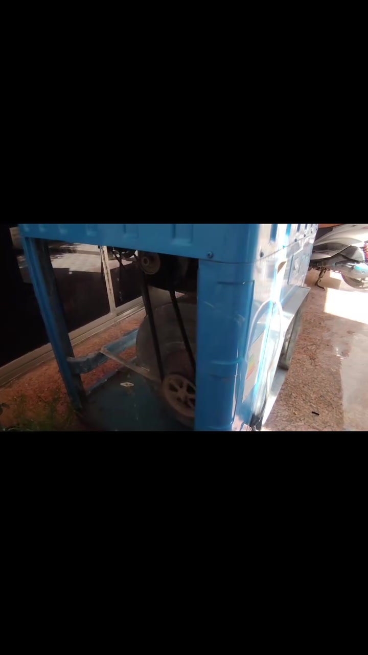 مبرده مستعمله موسم واحد
نضيفه كلشي شغال بيها مابيها نقص بس طوافه
خابرني بيك خير ودلل مكاني كريعات***********
