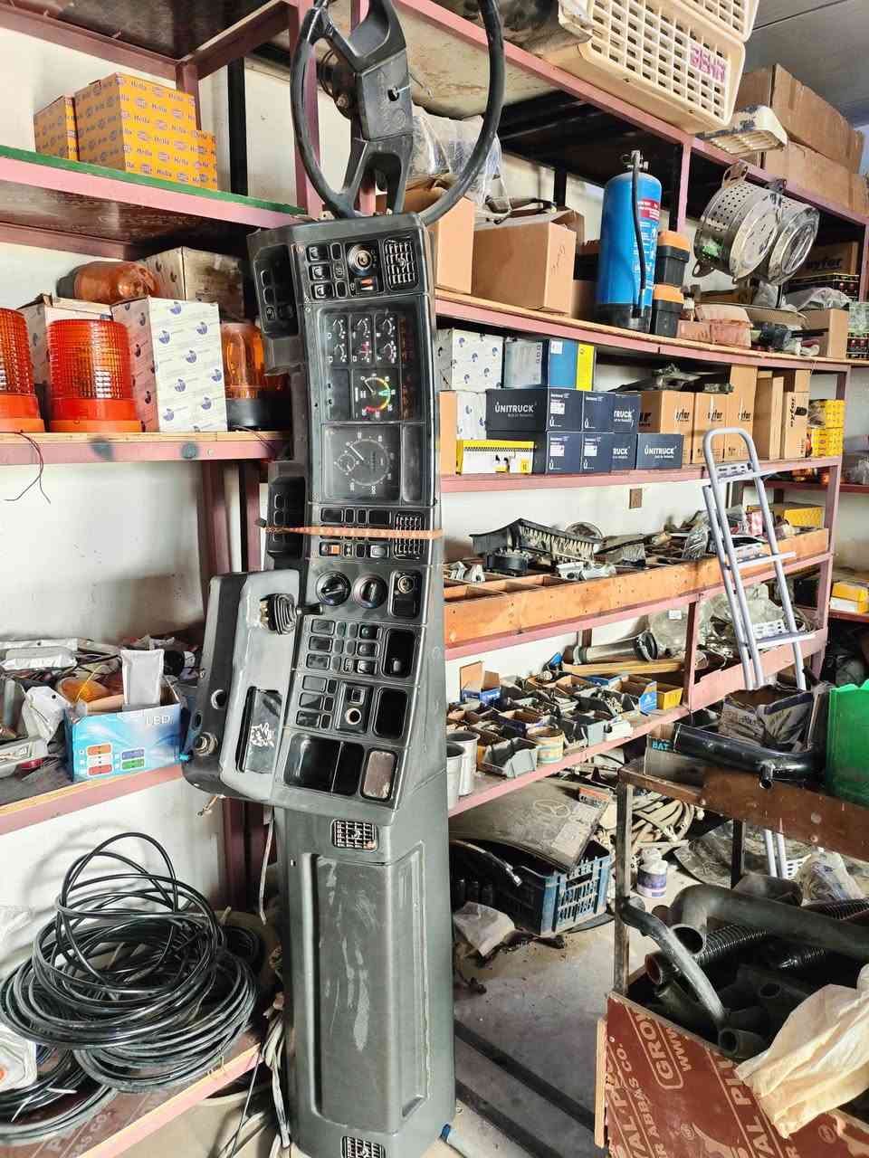 دشبول 113 نضيف مابي نقص ضفيرة جديدة ويا بس ستيرن مكاني بغداد نهروان سعرة 350
***********
