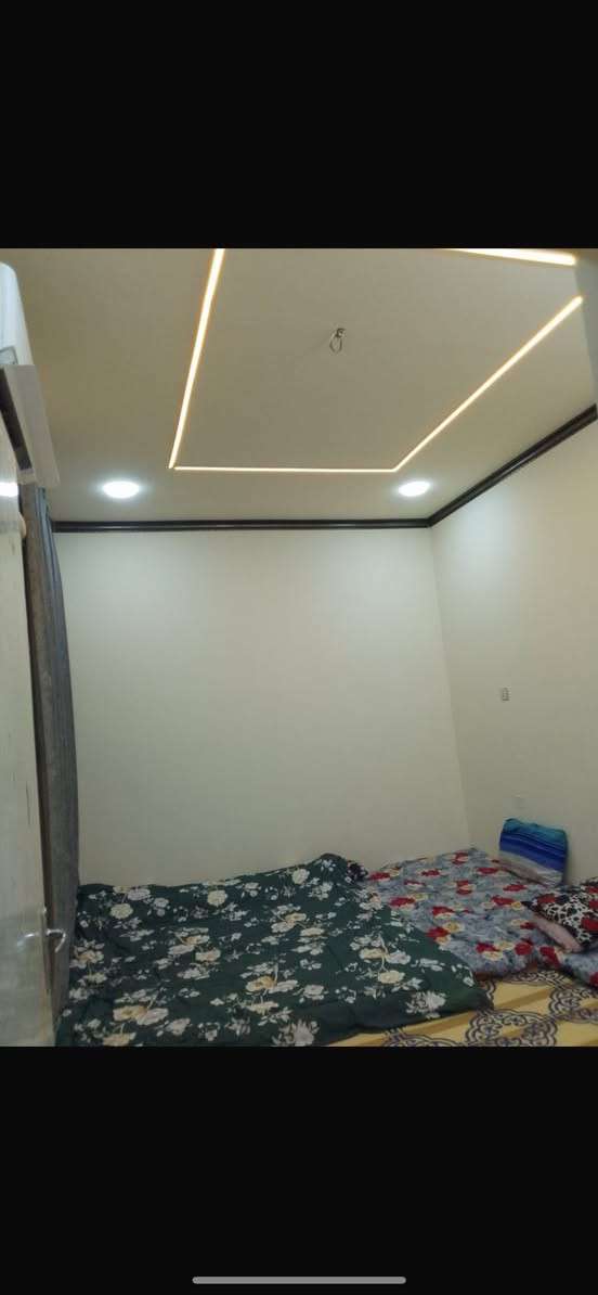 بيت ١٠٠ متر الخطيب الزراعي شارع الرسول يحتوي ع قاط ثاني معزول السعر ١٣٠ وبي مجال للاستفسار الاتصال ع الرقم فقط ***********
