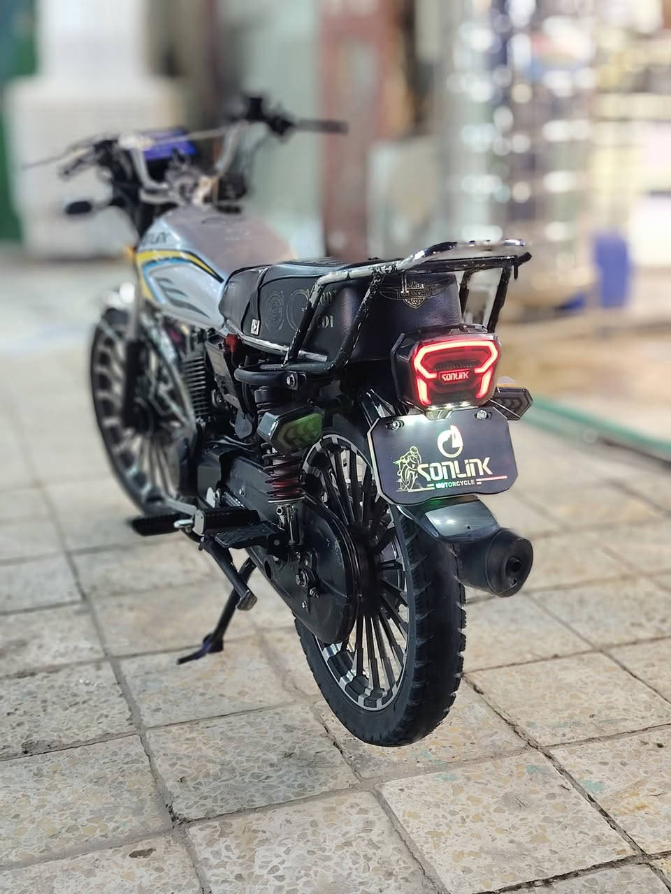 سلام عليكم دراجه سونك موديل 2025 كفاله عامه مكينه 200 ضاغطه وزنجيل دراجه كلشي وأضح كبال عينك مكاني سكندريه الحصوه للاستفسار *********** سعر 825 بيه مجال كلش بسيط
