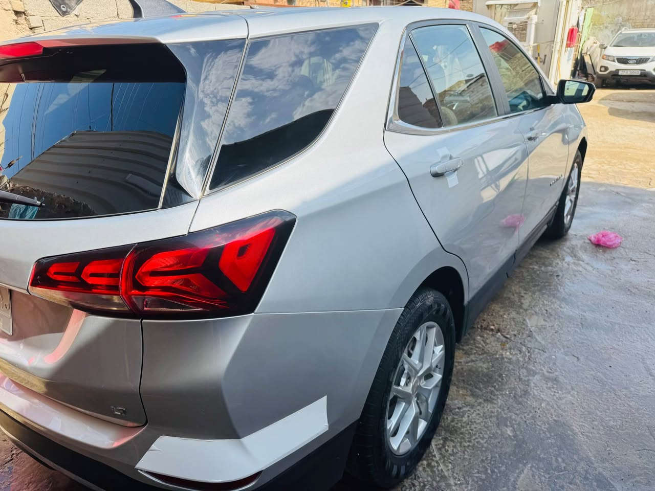 كوينكس موديل ٢٠٢٢ رقم بغداد باسمي وارد أمريكي بيها بنيد مصبوغ وربع من الجاملغ بي بارد ومرشوش مكان البارد فقط والجنطه مثل ما موضح بالصور من امريكا وبقت نفسها سياره خير من الله كلش حلوه وجديده للاستفسار الاتصال *********** الشطره, ذي قار
