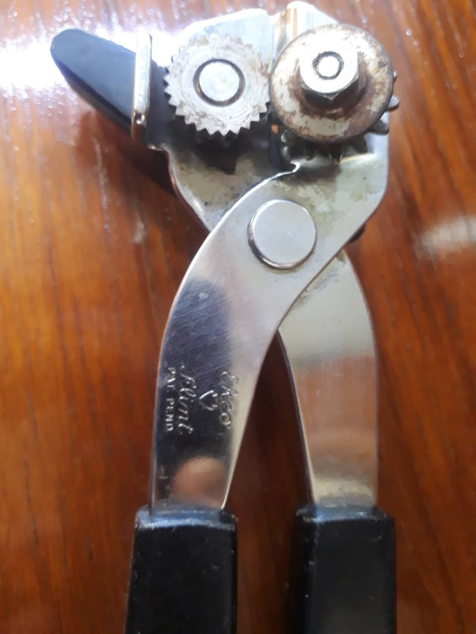 السلام عليكم متسحاد سكين صنع عراقي العنوان موصل للاستفسار الاتصال على الرقم ***********
