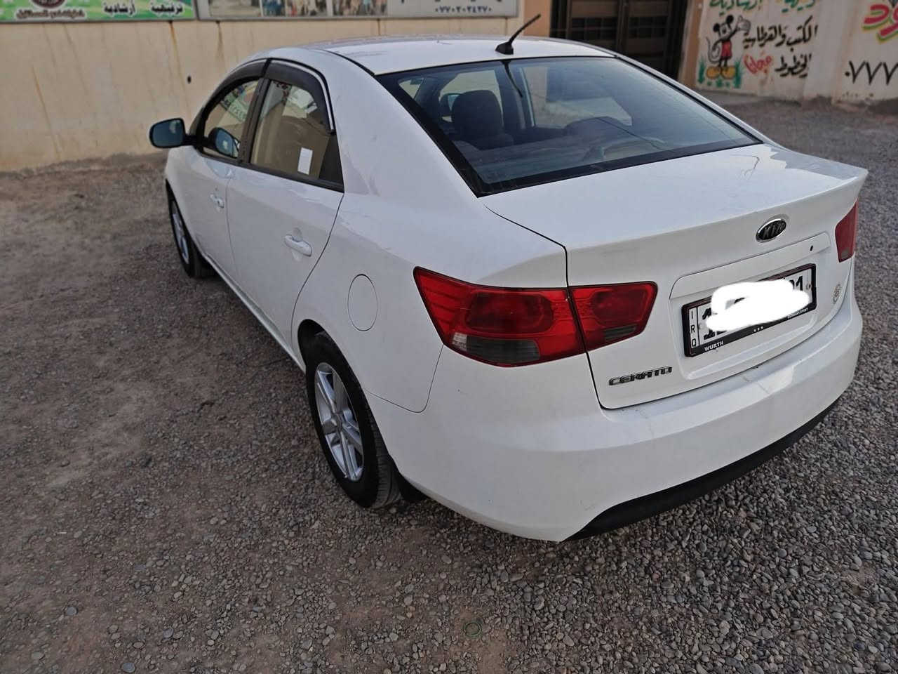 للبيع
سلام عليكم كيا سيراتو خليجي 
مكينه 1600 ماشيه248الف بيها مكانات صبغ فقط بدون حادث بدون تبديل 
سعر 85 ورقه وبي مجال 
مكان بغداد للاتصال ***********
