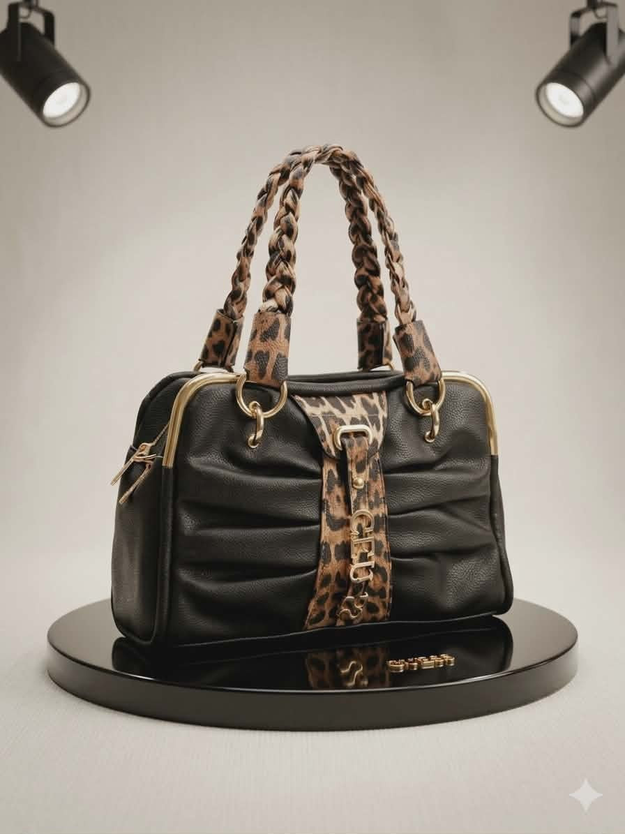 توفرت لدينا ربطات من الخامة القطنية بنقشتين مختلفتين حسب ذوق الزبون.
خامة قطنية مميزة بألوانها الجميلة ونقشاتها الجذابة التي تجمع بين الأناقة والذوق الرفيع غير قابله للأنزلاق 
📏 قياس القطعة: متر و5 سم
💰 سعر القطعة الواحدة: 3000 دينار فقط
كما توفرت لدينا حقائب بجودة عالية وصناعة أصلية فاخرة
💼 الأسعار تبدأ من 5000 إلى 25000 دينار حسب نوع الحقيبة.
كل ما عليك هو الاختيار، وعلينا التوصيل إلى باب البيت 🚚
✔️ مع ضمان فحص الطلب قبل تسليم المبلغ للمندوب
📦 التوصيل:
🚛• داخل الديوانية: 2000 دينار
🚛• باقي المحافظات: 5000 دينار
📞 للطلب والحجز: ***********
