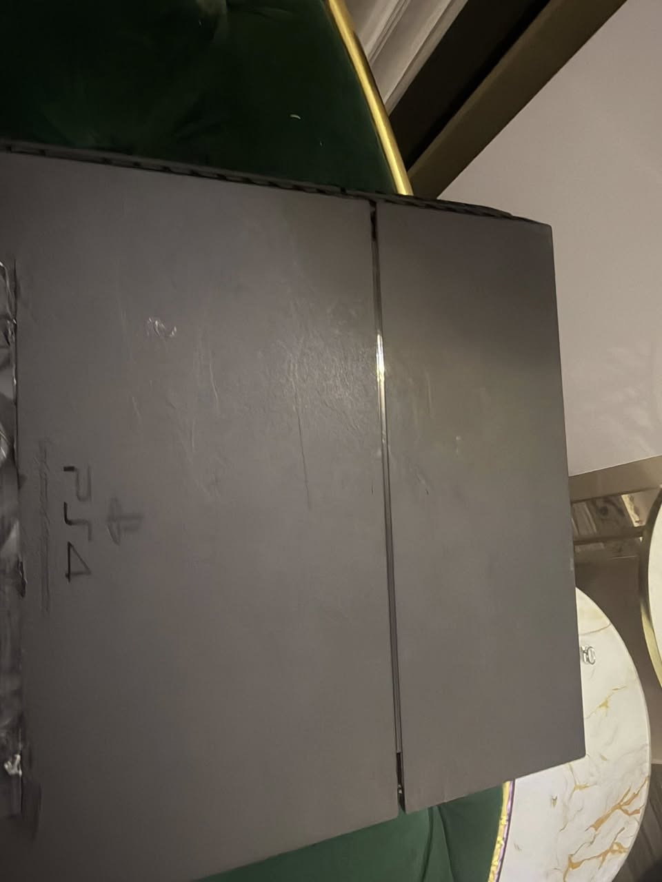 السلام عليكم بلي 4 فات مآبي شي نضيف جدا معا ضمان 6 اشهر  مفتوح فقط لتنضيف امانت الله يجي ويا جوستكن اصليه مال بلي و احده تجاريه  وبي قليل شخوط و يجي جي تي اي 5. بس بدون حافظه مالتها و يجي وياها لعبه باتمان معا جميع الملحقات  معا هديه شاحنات 2. أو مراوس اكسبوكس سيريس السعر 325 وبي مجال و يوجد توصيل ***********
