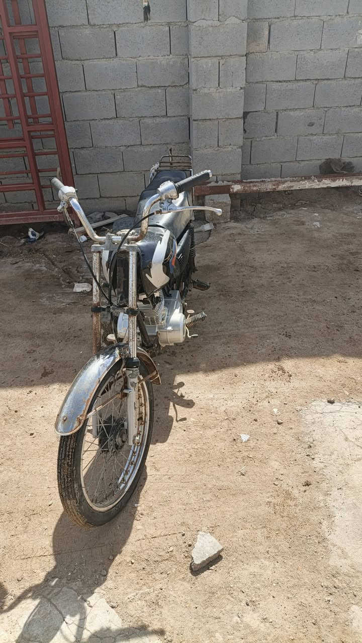 سلام عليكم شباب دراجه ادوات  نضيم والله  يرادله ترتيبات قليله السعر 250  *********** المكان البصره الدير الزريجي
