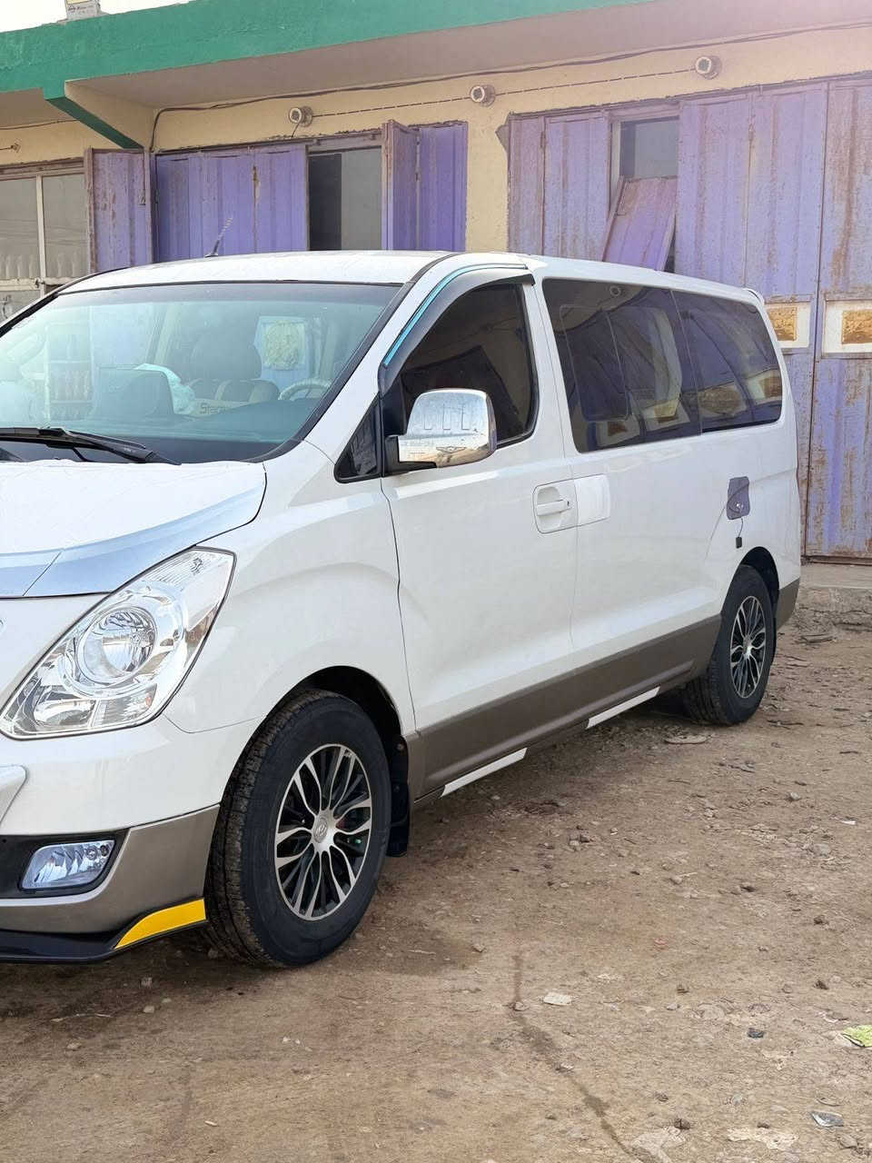 سلام عليكم
ستاركس مفتوحه 
موديل ١٥
 رقمها كربلاء وهذا رقم صاحبه
***********/***********
