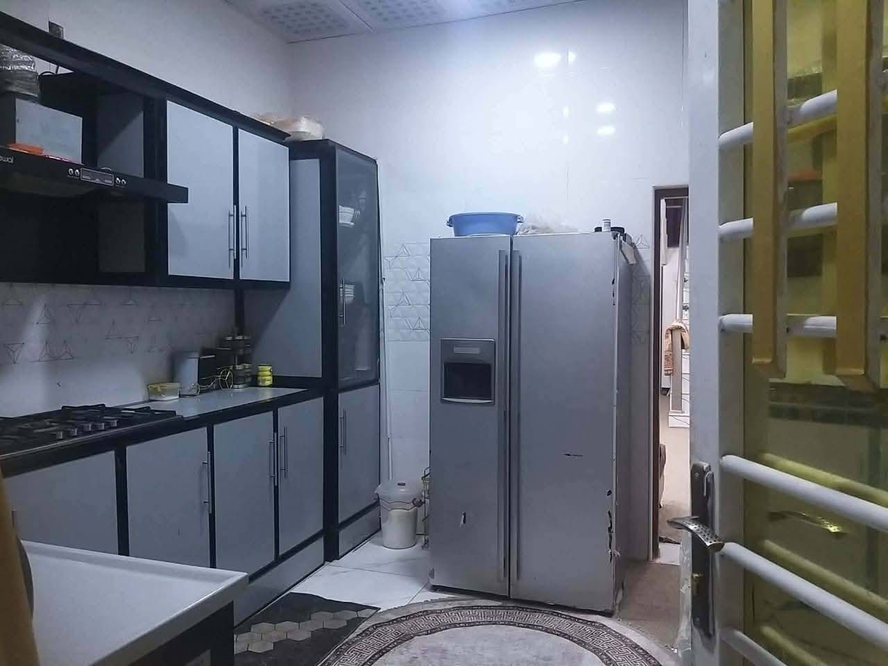 بيت للبيع حي الحكم قرب المستوصف شارع عشرين مساحة 150متر..شارع ٢٠ مباشر ثلاثة غرف واستقبال وصالة ومطبخ ومحل وحمامات داخلية وخارجية حر غير مطلوب السعر 140مع المجال لشراء يراجع مكتب الناجح للعقارات السماوة حي الحكم قرب مرطبات فستقه ***********}{***********}
