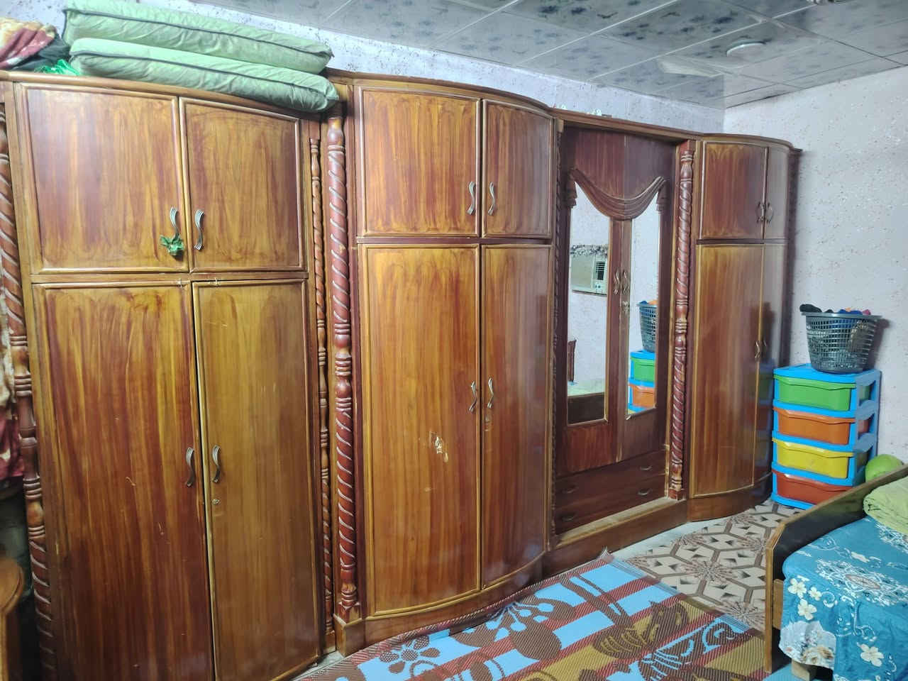 سلام عليكم غرفة للبيع الاستفسار الاتصال على ***********
