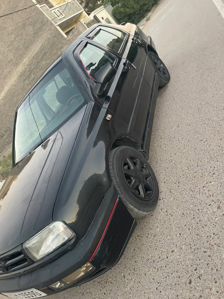 كولف فينتو مكينه 2000
موديل 93 سياره نضيفه ومناقصها شي تبريدها ثلج 
بغداد 
مكلف بالنشر رقم صاحبها ***********
بيع او مراوس

