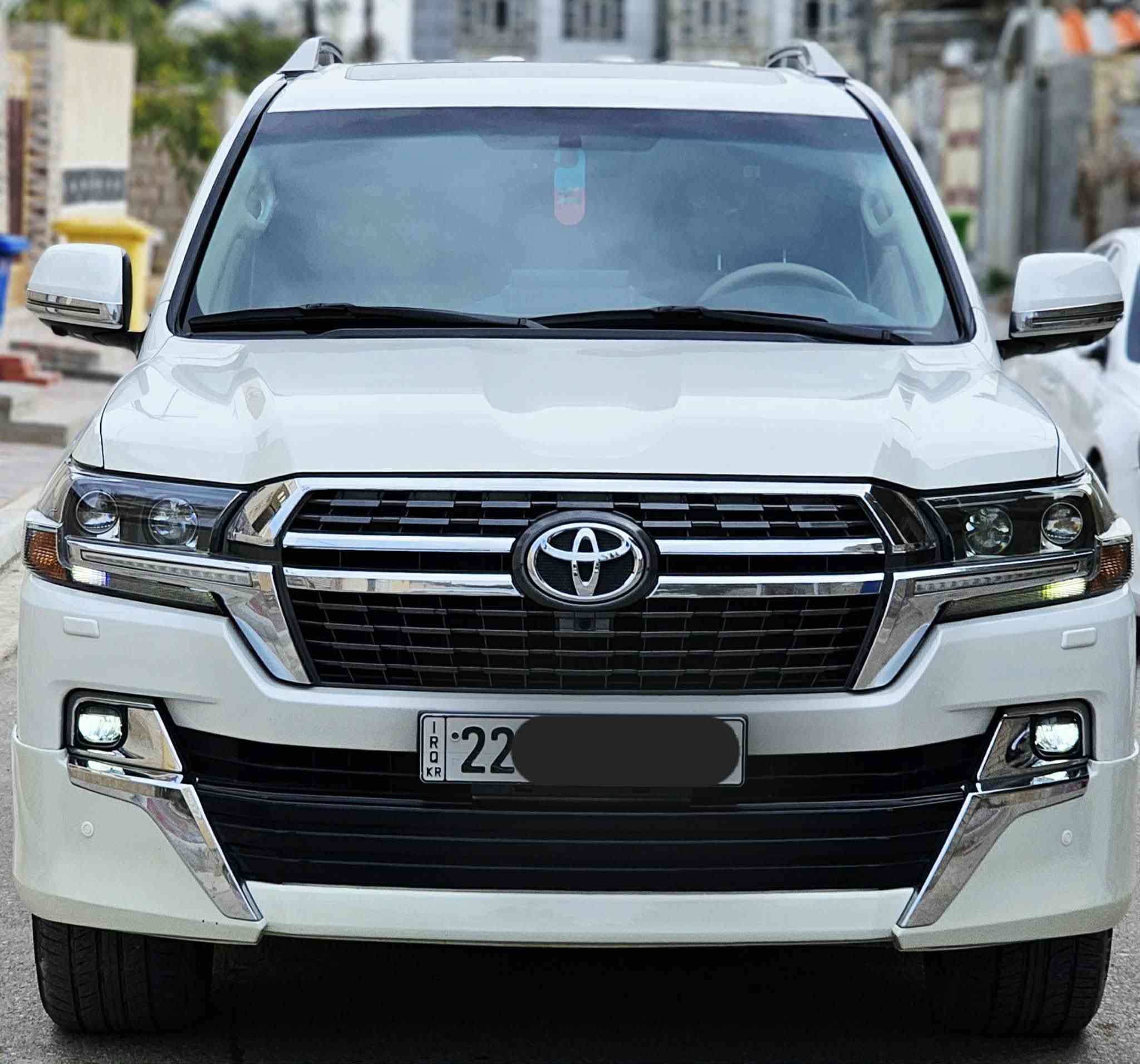 لاندكروز موديل 2019. رقم اربيل الجديد تحويل مباشر ماشيه 100الف فقط
كفاله من الصبغ فقط تكحيله موضحه بالصور والسونار مرفق بالصور
فول مواصفات 1/1.    محرك 6V
بصمات ابواب 
فتحه سلايت
كشنات  كهرباء ثلاث حركات 
كشنات جلد اصلي
شاشة بلادي 
زراكات
اشارة لكزز
مري قلاب
مري شفط
جنطه شفط
شاحن 
دبل ماوس
مثبت سرعه
سبعه راكب
ثلاث قطع تبريد
مطفايه حريق
8ايرباك
حساس امامي
حساس خلفي
تحكمات ستيرن كامله
كامرة دواره
السعر(((485)) مكان السيارة كربلاء اتصل ع الارقام
***********
