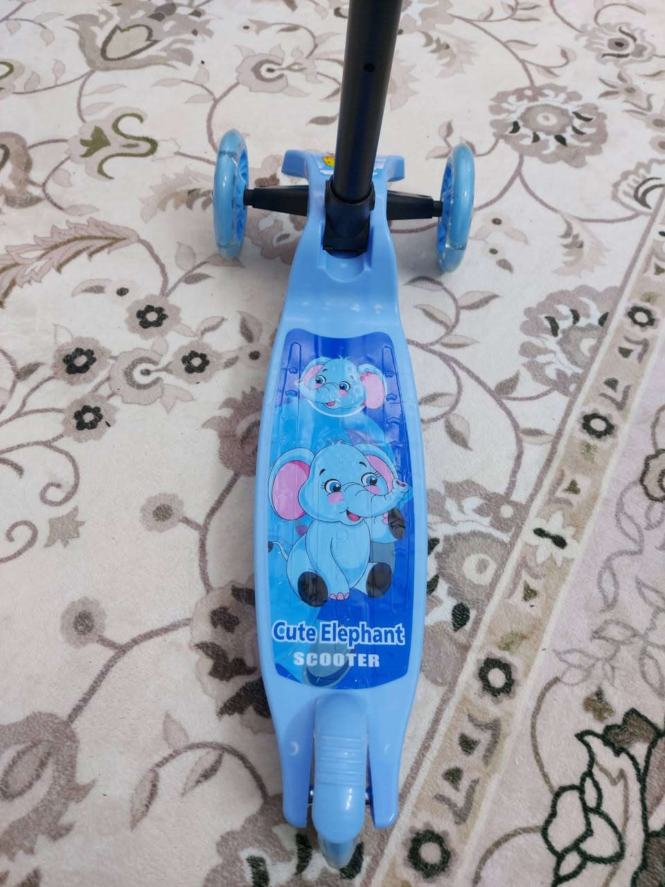 سكوتر SCOOTER ابو الانارة
السعر 15 الف شامل اجور التوصيل مكاني بغداد مشتل حي المعلمين 
***********
