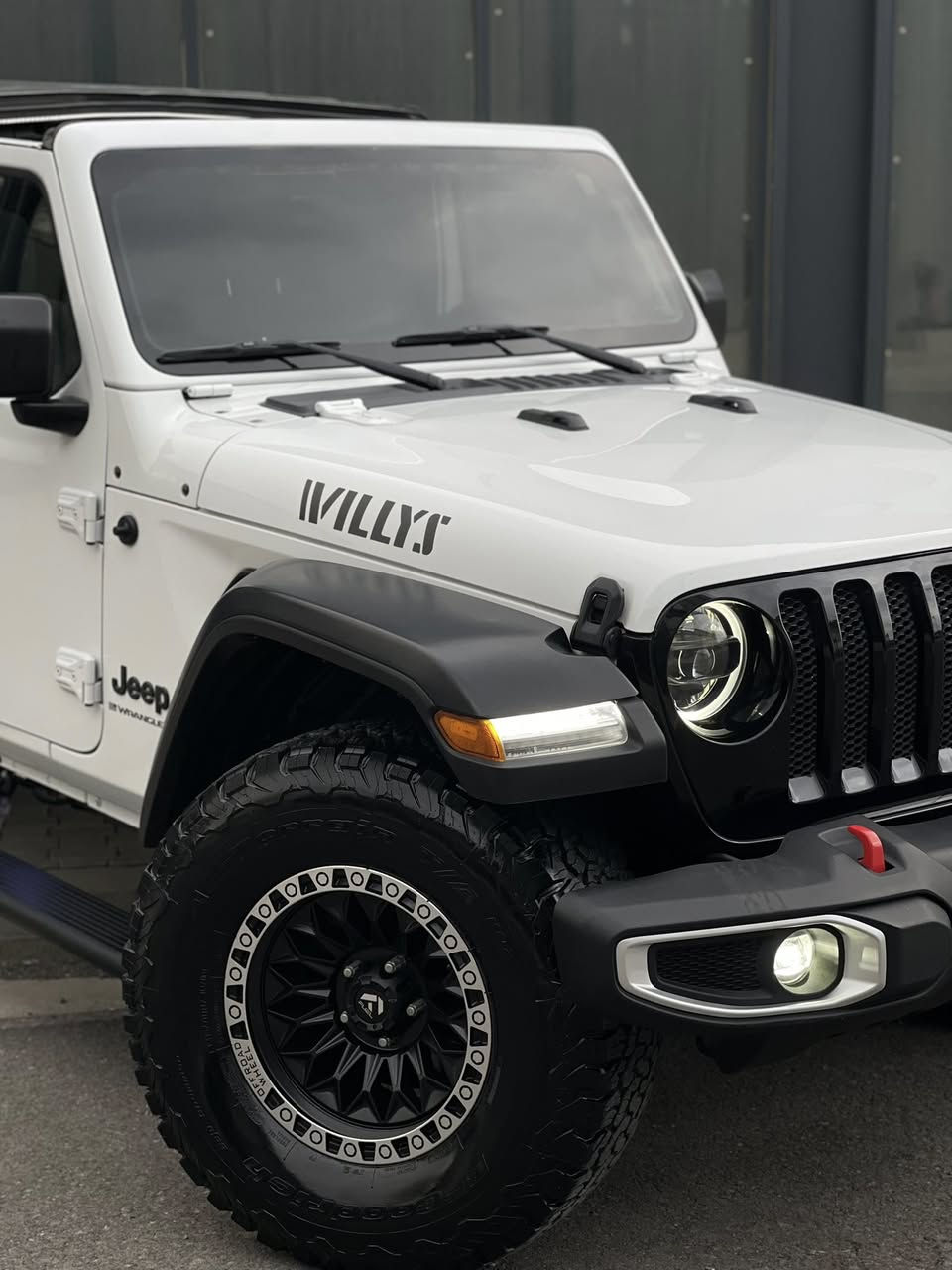 سلام عليكم
JEEP WRANGLER WILLYS  2023

‎جيب رانگلر ويليس

فول فول مواسفات 

‎موديل:2023

ماشي 18 الف فقط

‎المحرك: 4 سلندر 2.0 تيربو E-TORQE

بدون دواخل بدون ايرباك 

‎سياره بدون قطره صبوغ  

‎مكفول گير محرك 

‎المواصفات :

‎▪️بسمه،  تشغيل عن بعد 

بسمه ابواب

صماعه ALPINE

‎9 سماعات

‎▪️دفع رباعي 4*4

نيزام اوف رود

شاشه كبير كاميرا 4k 

اميرجينسي بريك

‎▪️ شاشه كبيرة مع نضام ملاحة نفكيشن GPS 

‎▪️كاميرا خلفية مع امكانية التقريب (زوم) .

‎▪️نظام (Auto stop)

‎‏ABS,TC,Off-road page

‎▪️مرايا متحسسة للاضاءة العالية .

‎▪️ لايت مع بلوجكتر زنون .

‎▪️ بك لايت مع سكن لايت LED .

‎▪️ سقف 3 قطع قابلة للازالة .

‎▪️ ابواب قابلة للازالة .

‎▪️ نظام (Auto Start System) التشغيل والاطفاء الاوتوماتيكي للتوفير في صرف الوقود .

سياره بدون رقم تترقم شمالي فقط

📍مكان سياره سليماني 

📞 0770 060 6000
