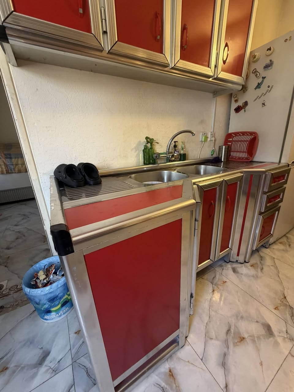 للبيع مطبخ ألمونيوم تقيل لون احمر 5 قطع + أناره 3 اوضاع من فوق
السعر / 400 الف 
رقم او واتس آب / *********** ✅

