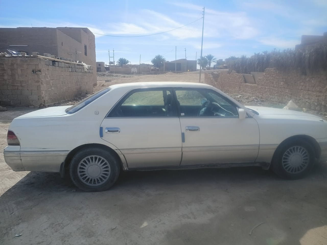 السلام عليكم اخوان سياره راس الثورادوات موديل ٢٠٠٠حلوه ومرتبه للبيع السعر ٣٠ورقه وبيه مجال الشراي يتصل هذا رقم التلفون ***********
