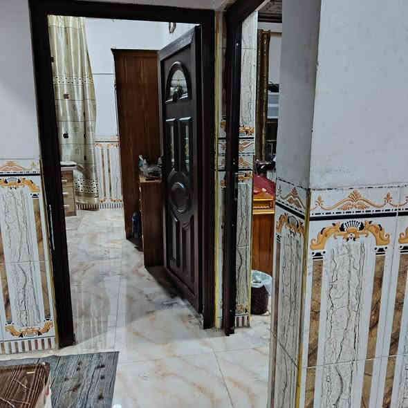 للبيع بيت مساحة240
المفرك المدخل الرئيسي الشارع السايدين خلف فرع حجي ناصر 

غرفتين نوم وصاله وستقبال ومطبخ وكليدور وسقيفه وحديقه وكاونتر
***********
