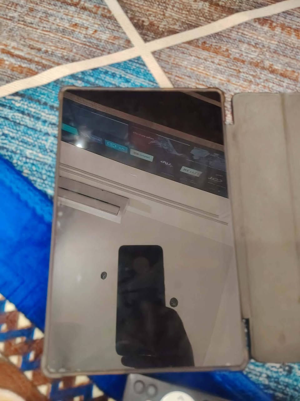 سعرة 175 وبي مجال * **الشاشة:** 10.36 بوصة، دقة عالية (1200 × 2000 بكسل)، من نوع IPS LCD.
 * **المعالج:** MediaTek MT8183 (معالج مخصص للأجهزة اللوحية التي تعمل بنظام الواي فاي).
 * **الذاكرة العشوائية (RAM):** 8 جيجابايت.
 * **التخزين:** 256 جيجابايت (مع دعم بطاقة ذاكرة خارجية microSDXC).
 * **البطارية:** 8380 مللي أمبير، تدعم الشحن بقوة 18 واط.
 * **الكاميرات:** تأتي بكاميرا خلفية 16 ميجابكسل وأمامية 16 ميجابكسل.
 * **النظام:** أندرويد 12 مع واجهة DokeOS_P 3.0.
 * **الوزن:** حوالي 442 جرام، ونحيف بسمك 7.6 ملم.


**إذا كنت صاحب هذا الإعلان وتريد حذفه لأي سبب، رجاءا أرسل رسالة إلى الدعم الفني**