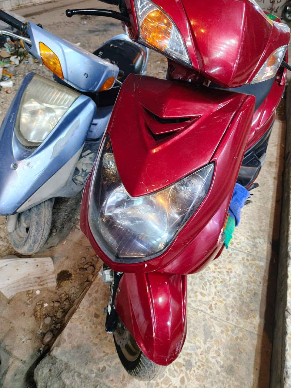 سكنس فحل نوزل خطين ام الطلاعات الدراجة خير من لله وجديدة ماشية كفالة عامة من كلشي يعني لتكلي شبيهة مابيهة منقصهة برغي ومكفولة من التاير لتاير كهربائيات لايتات اشاير دشبول كلهة فول شلعة معدل بريكات كلهة تمام مكينة كلش حلوة وكو فديو مصور الدراجة هم داير مداير ولمكينة وتشغيلة وكلشي الي يحب يراسل واتساب ادزة الة اوراقها كاملة منفيس  السعر مليون ١٥٠
الأستفسار *********** وتساب
العنوان بغداد مدينة الصدر قطاع ٣ 
ملاحظة الدراجه صالها شهرين طالعه من الرنبه الدرجه امنزلها من الرنبه مليون ٣٠٠
