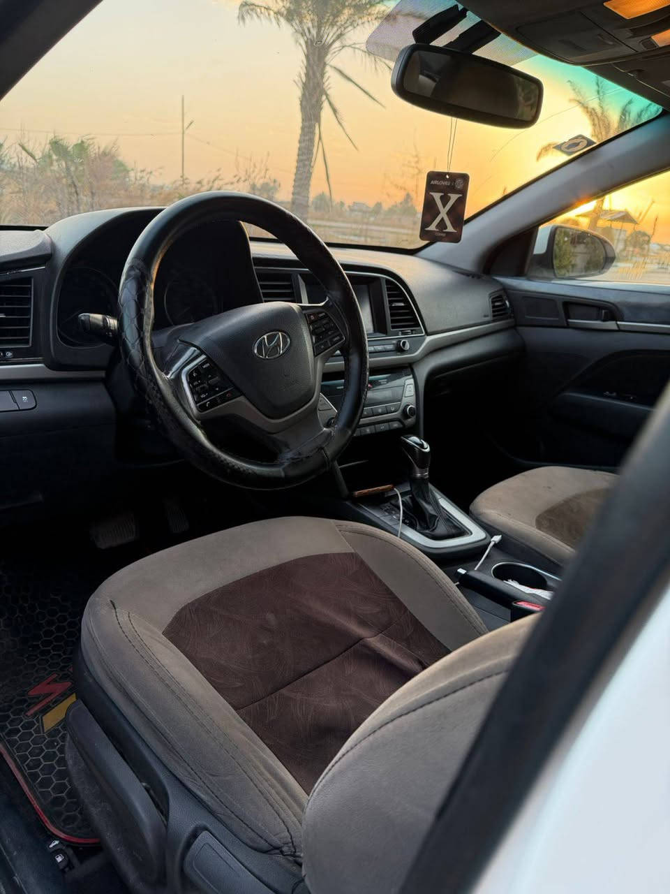 السلام عليكم
النترا للبيع مديل ٢٠١٨ لمتد أمريكي حادثها مرفق بل منشور 

بصمه فتحه حساسات كامره دواره فول موصفات بنيد كلير 

مكان سياره بغداد حي جهاد السعر ١١٧

ل استفسار ***********

***********
