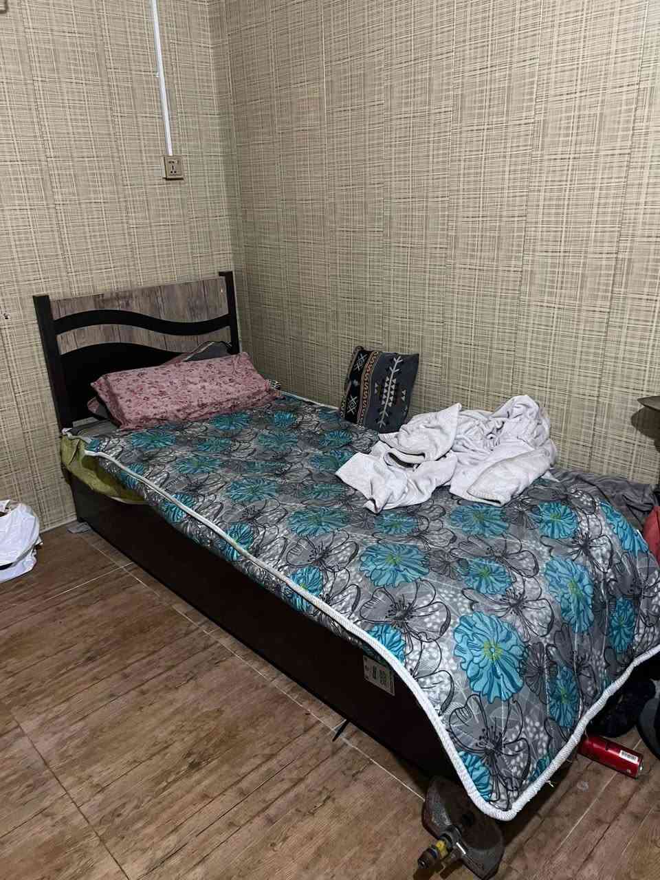 غرفه من نفر تركيا للبيع سعر مناسب ونظيفه 100%100 سعر 175 وبها مجال*********** اعلى هذا الرقم
