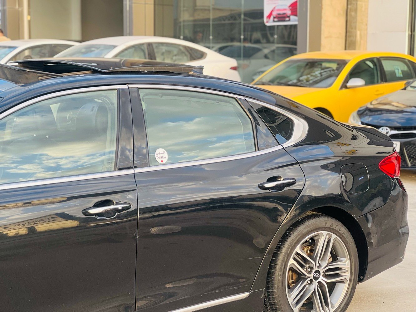 سلام عليكم . للبيع سياره ازيره مِـטּ نوع گرانجر فول مواصفات موديل 2017، شرط التحويل والغرامات … مواصفات السياره . 1- حساسات خلفي ، أمامي 2- كامرات عدد 6 3- تدفئات بل كشانه الاماميه والخلفيه 4- كشنات كهرباء 3 وضعيات 5- تخم تايرات جدد 6- المراه الجانبيه تنفتح وتنسد عند تفتيح السياره 7- سقف بونراما للأخير 8- دبل اشاره 6 9- ويل بلادي 10- تبريد وتدفئه 6 منافذ . . ملاحظه : السياره مكفوله مِـטּ الدعاميه للدعاميه وترهم مراوس حسب القناعه. ماشيه 20km