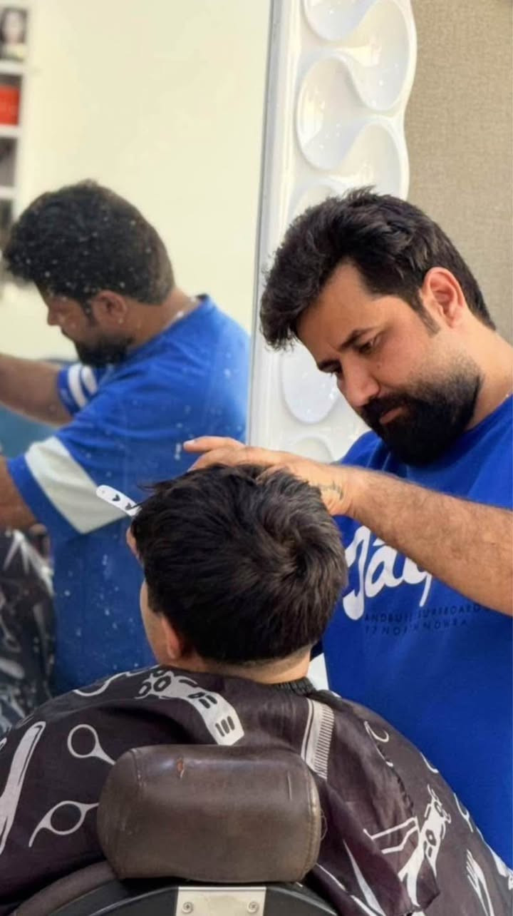 خفيض %50 بمناسبه شهر رمضان المبارك 
نعلن عن انطلاق  الدورات المكثفة لتعليم فن الحلاقة الرجالية وبتخفيضات 50% ل أول مرة   🔥  و بأشراف كوادر متخصصة في عالم التدريب الرجالي  التطبيق عملي 90% 📍.بسعر 150الف فقط للدورة الرجالية⭕️⭕️مدة الدورة ♦️مفتوحة ♦️بمعدل ♦️6 ايام♦️في الاسبوع بحدود  ♦️يومياً مع وجود فترات استراحة نضمن لك تعليم كافة محاور المهنة  خلال الفترة المحددة و بخلاف ذلك تعاد الدورة مجانا✔️محاور الدورة  :1⃣تعليم الاصباغ الحديثة وتكنيك الالوان وحماية الجذر وحمايه الشعر .2⃣قصات الشعر  .3⃣التسريحات الحديثة .  .5⃣تعليم العناية بلشعر التسريح والمعالج والشسوار .6️⃣تعليم تنظيف الوجه وازالة الشعر  وتحديد الحاجب  بلخيط .محاور الدورة الرجالية :👱‍♂️1⃣  3⃣ دورة تعليم فن خلط الالوان و التخصيل ( السلفر ، البلاتيني ،الفضي، الأبيض )4⃣ دورة تعليم فن العناية بالبشرة و بأحدث الطرق 5⃣ دورة تعليم فن العناية بالشعر ( الكرياتين ،البروتين ،الكولاجين ، البوتوكس ) و بأحدث الطرق الامنة🔴كل الدورات بنظام التدريب العملي الحقيقي 🔴🎗🏅🎓تتوفر دورة لشباب المحافظات يتوفر بيها سكن مؤثث ومكيف📍 خلال فترة الدورة:-ميسان القطاع شارع نعمه الريفي تقاطع توت فرش  للاتصال وللاستفسار *********** 
*********** عمارة, ميسان
