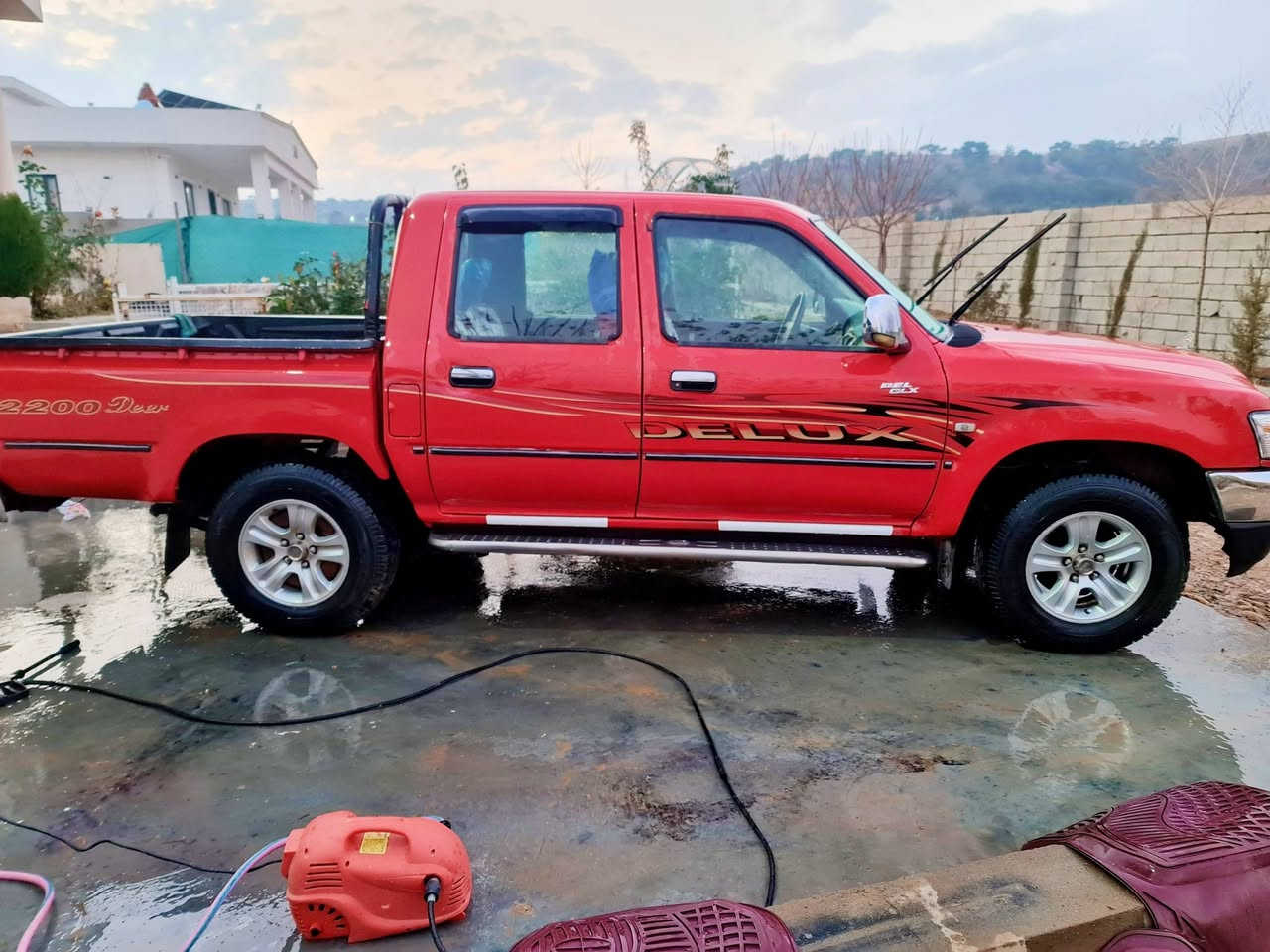 دێر مۆدێل ٢٠١١ سئ پانکە جامکارەباو سویچ کۆنترۆڵ  بێ بۆیاغ بێ کاڵ بوونەوە  یەک کارتی هەیە سەنەوی تاوەک ١٠/٢٠٣٠ نوێیە تەحویل و بەناوکردن بەشەرت سەرف و بوخاری بەشەرت تایەو ویلی لۆکە ماڵی دۆستە ٨٠ گەڵاو مەجالێک 
*********** _***********
