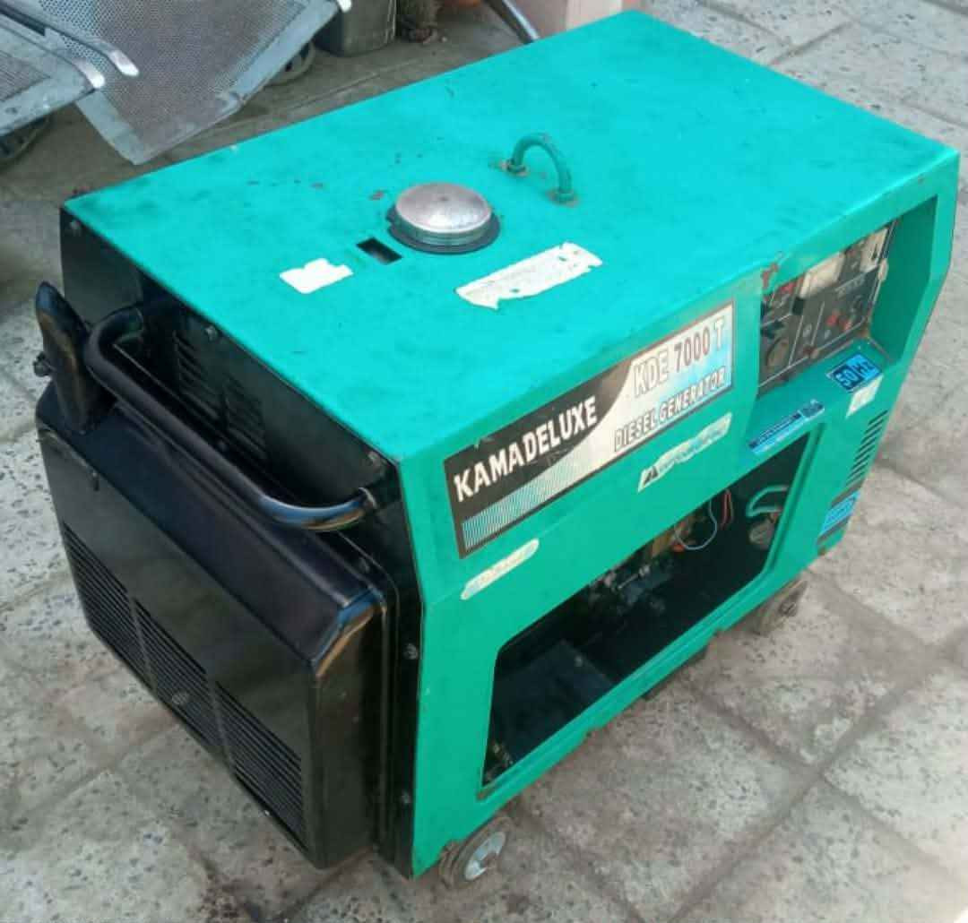 مولدة كاتم كاما 20امبير 5Kv
نظيفه جدا محرك  شغاله مابيه اي نقص نگره سلف ملف بلادي  افحص وشغل وشوف كهرباتها واقتنع 
السعر 450 الف وبيها مجال كلش بسيط 
مولدة مال بيت لابياع شره ولا مصلح 
مكاني نجف بغداد, العراق


**إذا كنت صاحب هذا الإعلان وتريد حذفه لأي سبب، رجاءا أرسل رسالة إلى الدعم الفني**