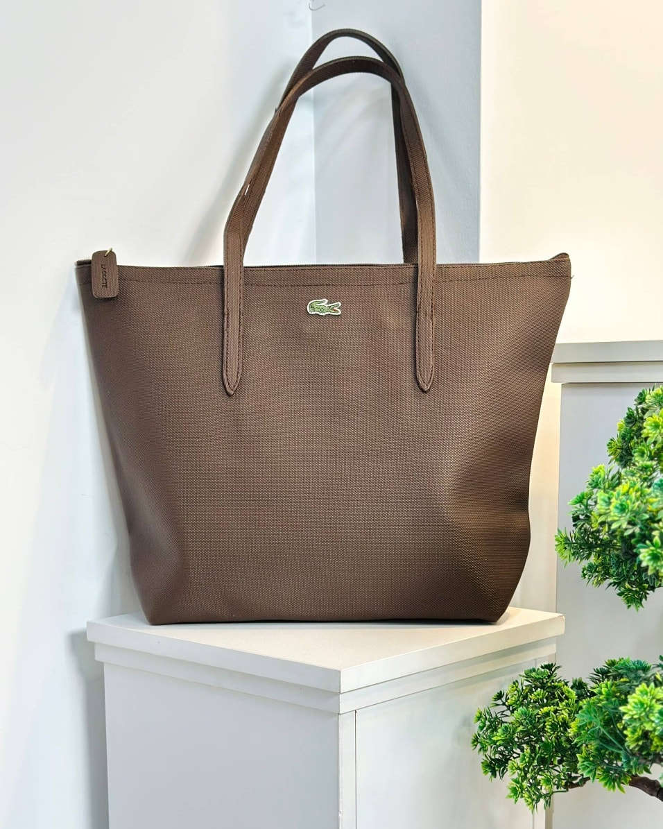 جنط نسائي
سعر المفرد 12 آلاف دينار
سعر الدرزن 90 ألف دينار
قياس 32 × 42 سم 
واتس اب :***********
واتس اب :***********
