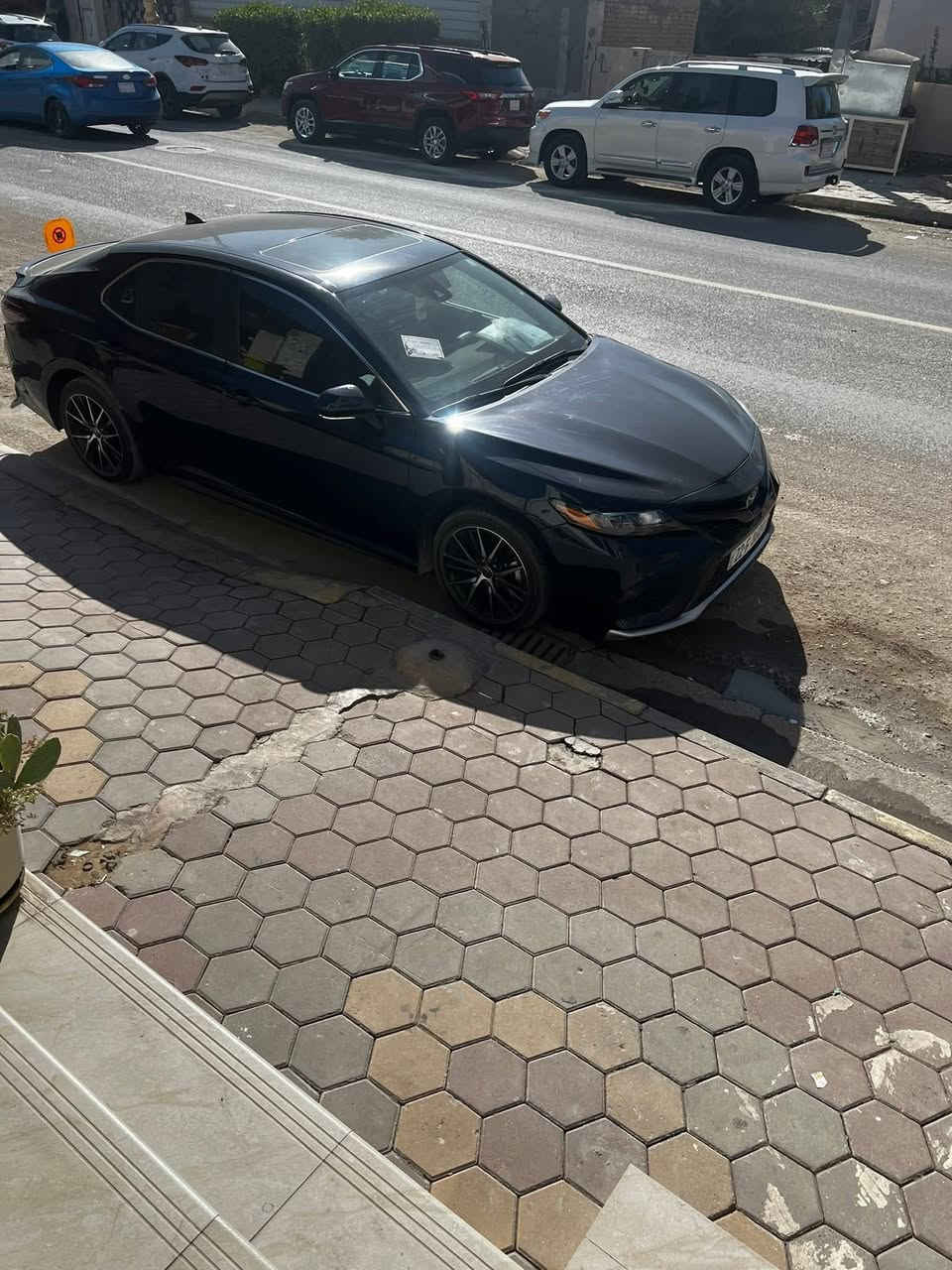 Toyota CAMRY 2022 SE
‎

‏‎حجم المحرك 4 سلندر (2.5L). ‎

فتحه

‏‎رادار أمامي(تحديد مسار)

‏‎رادار جانبي (نقاط عمياء)

‏‎رادار خلفي(التحذير من الاصطدام)

‏‎تحكم وضعيات القيادة Drive Modes 

‏‎اوتو هولد(Auto Hold)

‏‎تحكم وضعيات القيادة ECO,NORMAL,SPORT

‏‎مانع انزلاق+ABS

‏‎منافذ AUX+USB

‏‎حساسات خلفية+كاميرا

‏‎صندوق كهرباء

‏ ‎ كشنات جلد
ماشيه 35 الف 
                                                                كشنات كهرباء

                                                          تحكمات استيرن      

‏‎وبقية المواصفات المعروفة se

📍ضرر جاملغ امامي وربع بنيد  وجنطه خلفيه بدون دواخل بدون شاصي 

بدون ايرباك 

***********
***********
السعر 185
