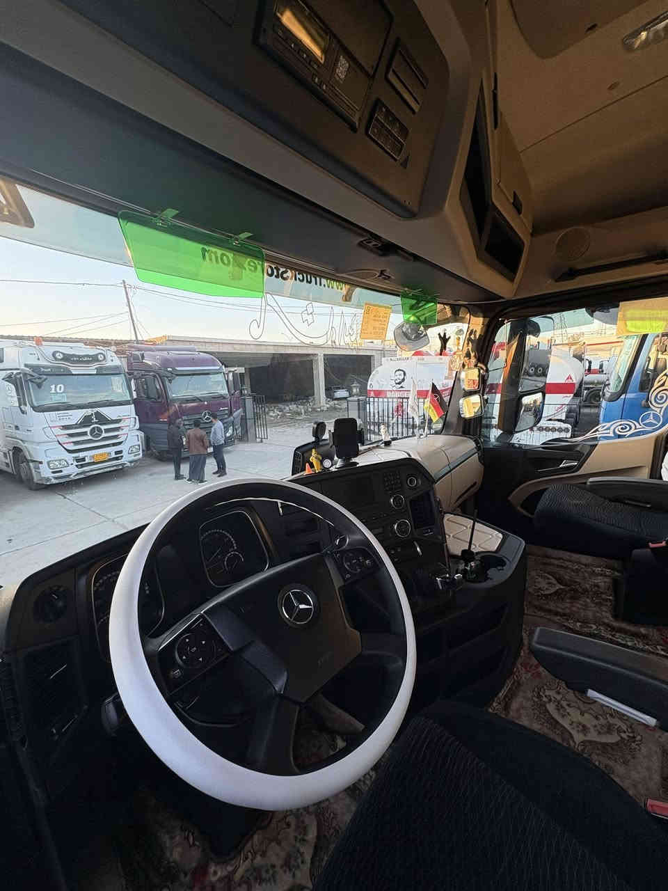 وحش راس تريله چامبو سقف سقط 2016 حجم 1842 ويل كروم فول موصفات رقم دهوك عنوان معرض عبدالله لتجارة الشاحنات الكبيرة والشحن الدولي
***********
***********
