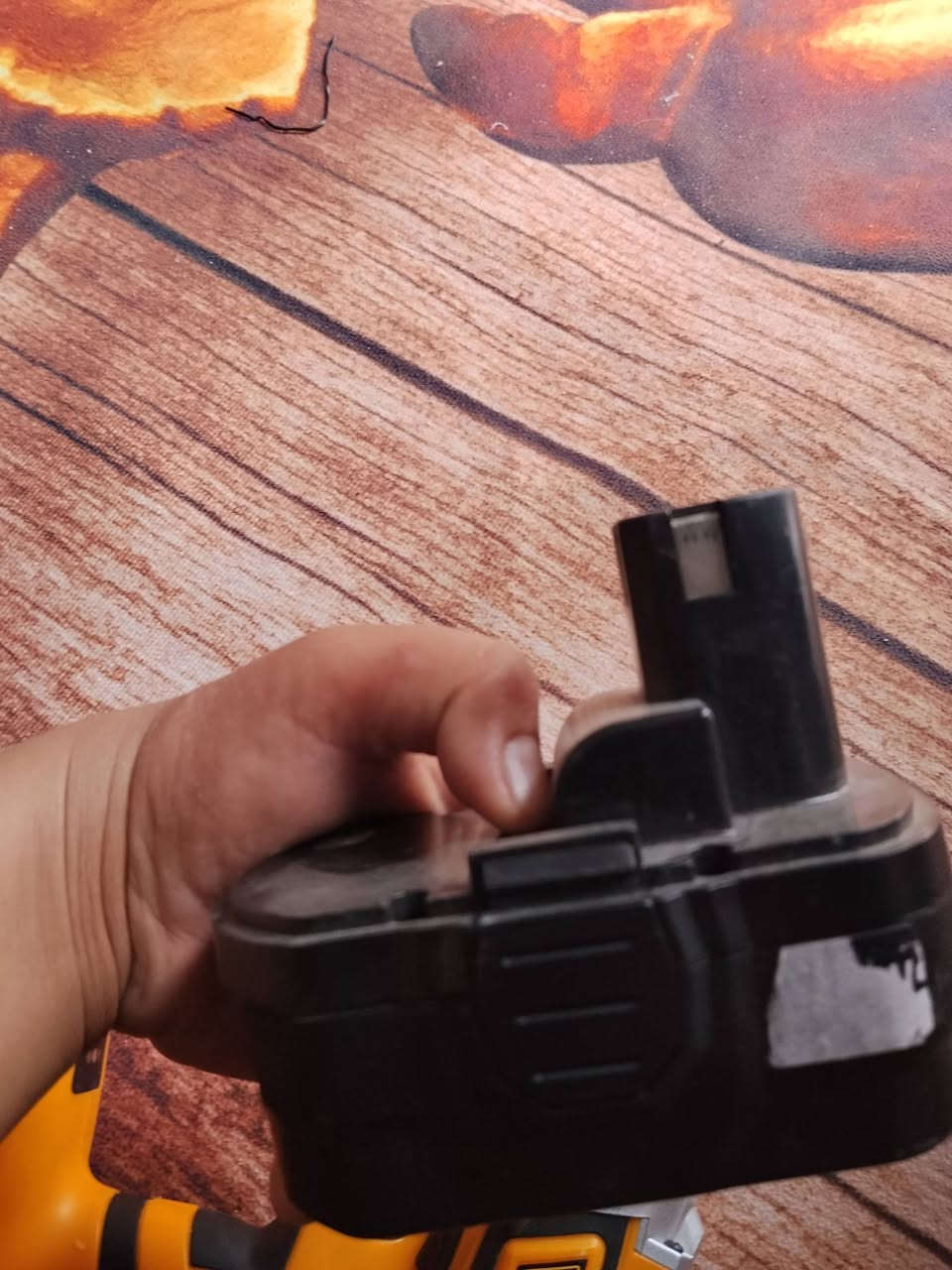 السلام عليكم درين عطل معرف شنو بس هو شغال جان عدي مكاني كربلاء المقدسة الشريعه حي النوار  وعدي توصيل ***********
