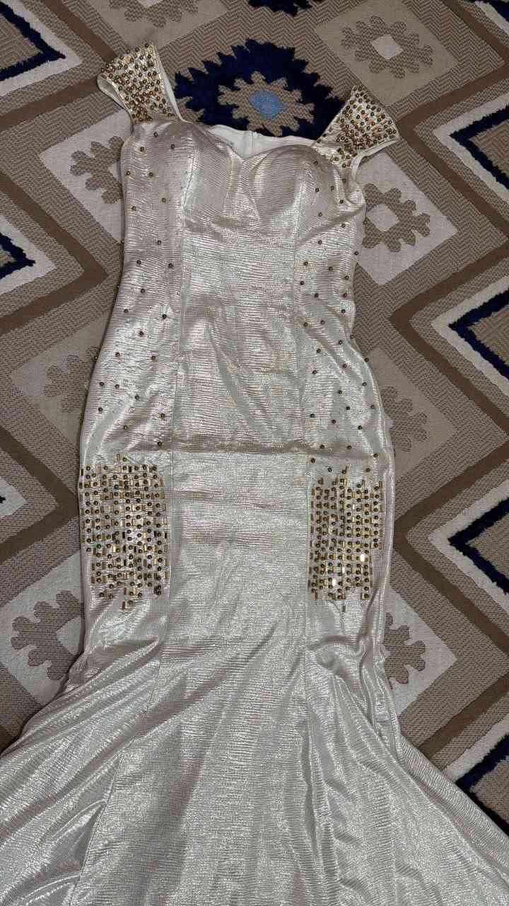 بنات فستان اخذته بورقه لبسته ساعه عقدت بي ونزعته قياس ٤٠ يجنن ابيعه ب٥٠ توصيل مجاني عندي توصيل لكل المحافضات


**إذا كنت صاحب هذا الإعلان وتريد حذفه لأي سبب، رجاءا أرسل رسالة إلى الدعم الفني**