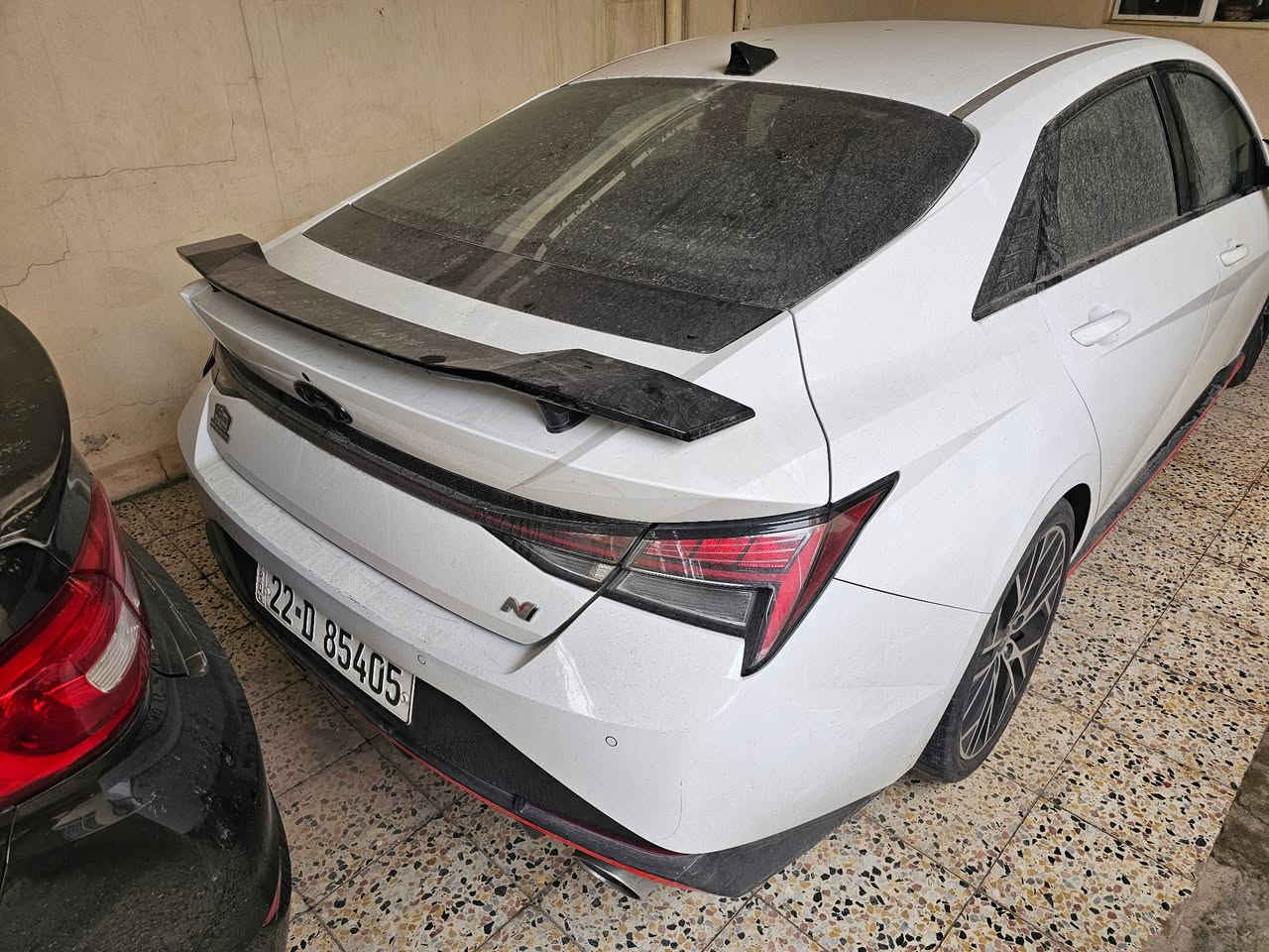 Elantra N
فول مواصفات السيارة وارد امريكي
ماشية(33000) كيلو
السيارة بيها ضربة باخر صورة و الباب الورة على 
اليمين معدل على البرد
للتواصل : *********** أربيل, العراق
