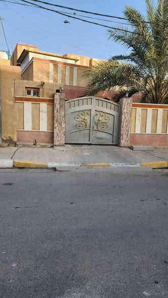 (( بسم الله الرحمن الرحيم))
 🟩 #بيت_للايجار
 ‏🌐 حي الجولان
 ‏🗺️ المساحة 300 متر 
 ‏🛣️  شارع 10 مبلط و مجاري 
◀️ تفاصيل أكثر للبيت  :-
 موقعه جيد. قريب على عددت مدارس و أسواق و مرافق كثيره وقريب على التربية 
2️⃣ بناء مرتب و نظيف جدااا
3️⃣  طابقين ثلاثة غرف نوم ..يحتوي الطابق الارضي على غرفتين و صاله و استقبال مطبخ حار و بارد و طرمة تكفي سيارة و حديقة
يحتوي الطابق الثاني على غرفه نوم و صالة بيتونه
4️⃣ قريب على عددت مدارس و أسواق و كثيره 
5️⃣ الجوارين مرتبين و ناس محترمين
 
 ملاحظة سعر الإيجار معروض حسب طلب صاحب…
 

💰سعر الإيجار 600 الف قابل للتفاوض

لمعرفة المزيد من التفاصيل والحصول على معلومات إضافية، نرحب بتواصلك معنا. فريقنا مستعد لدعمك في عملية تأجيرك للعقار . لا تفوّت هذه الفرصة واستفد من قلة بيوت للايجار . 🏞️🏘️ : 
*********** واتساب 
*********** واتساب 
.............................
"مكتب لؤي للعقارات "
تريد تبيع بيتك؟! تريد تبيع قطعتك؟! هل تبحث عن بيت مناسب و بأسعار مناسبة؟! هل تبحث عن قطعة أرض مناسبة و بسعر رمزي؟! 
مكتب لؤي للعقارات الانسب لذلك 
أعرض بيتك او قطعتك لدينا و سوف نبيعها لك بأحسن سعر
سجل طلبك أن كنت تبحث عن بيت او قطعة و سنجد لك
