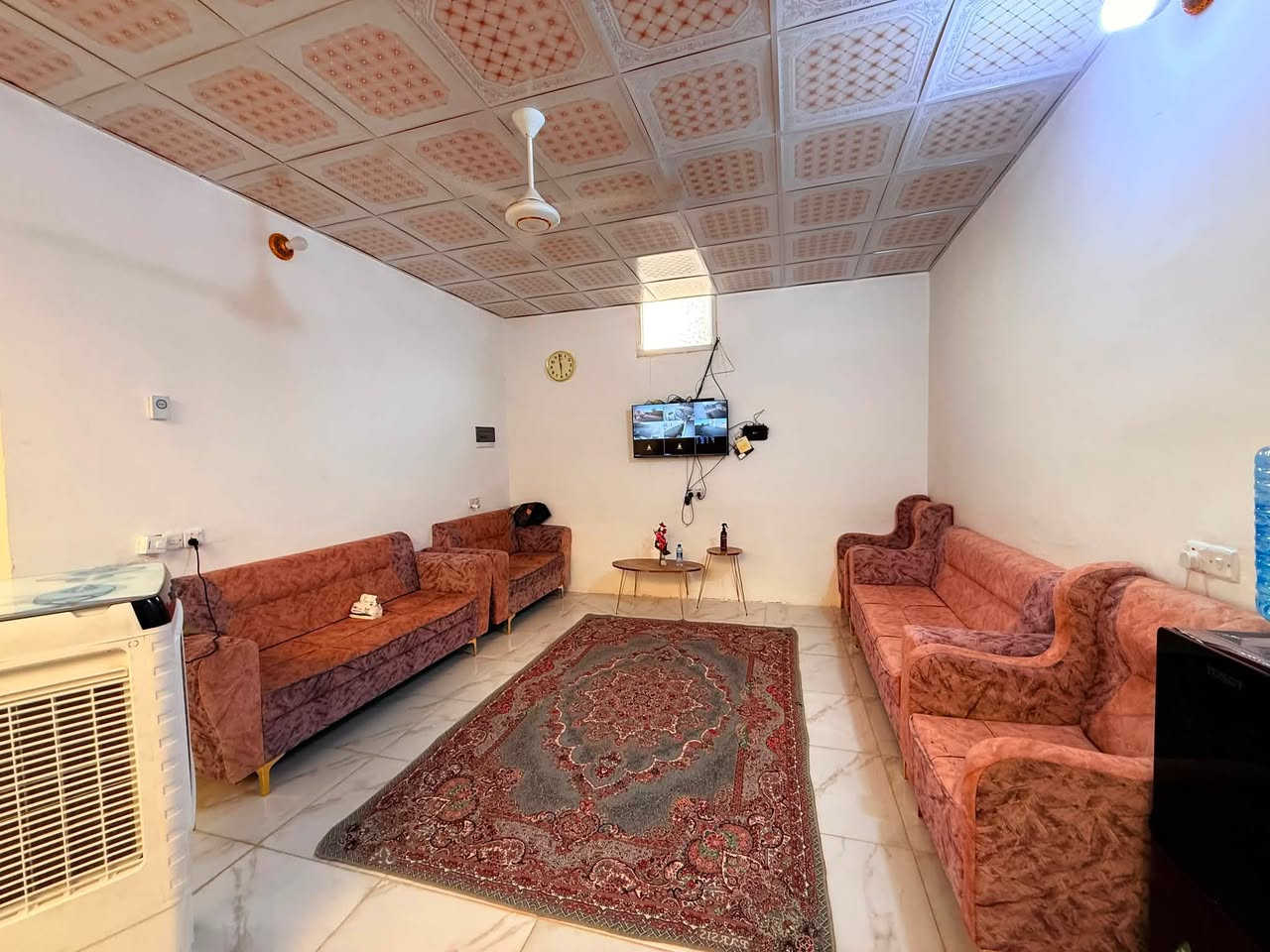 دار سكن للبيع جلولاء حي الخضراء
الفرع مالته 15 م 

استقبال 6*4 وغرفتين نوم 5*4 وصالة 8*5 ومطبخ 5*4
حمام داخلي وصحيات خارجية 
البيت فول سيراميك الارضية وسقف ثانوي 

متوفر كافة الخدمات شارع تبليط وماء اسالة 

المساحة 170 متر 

للاستفسار ***********
