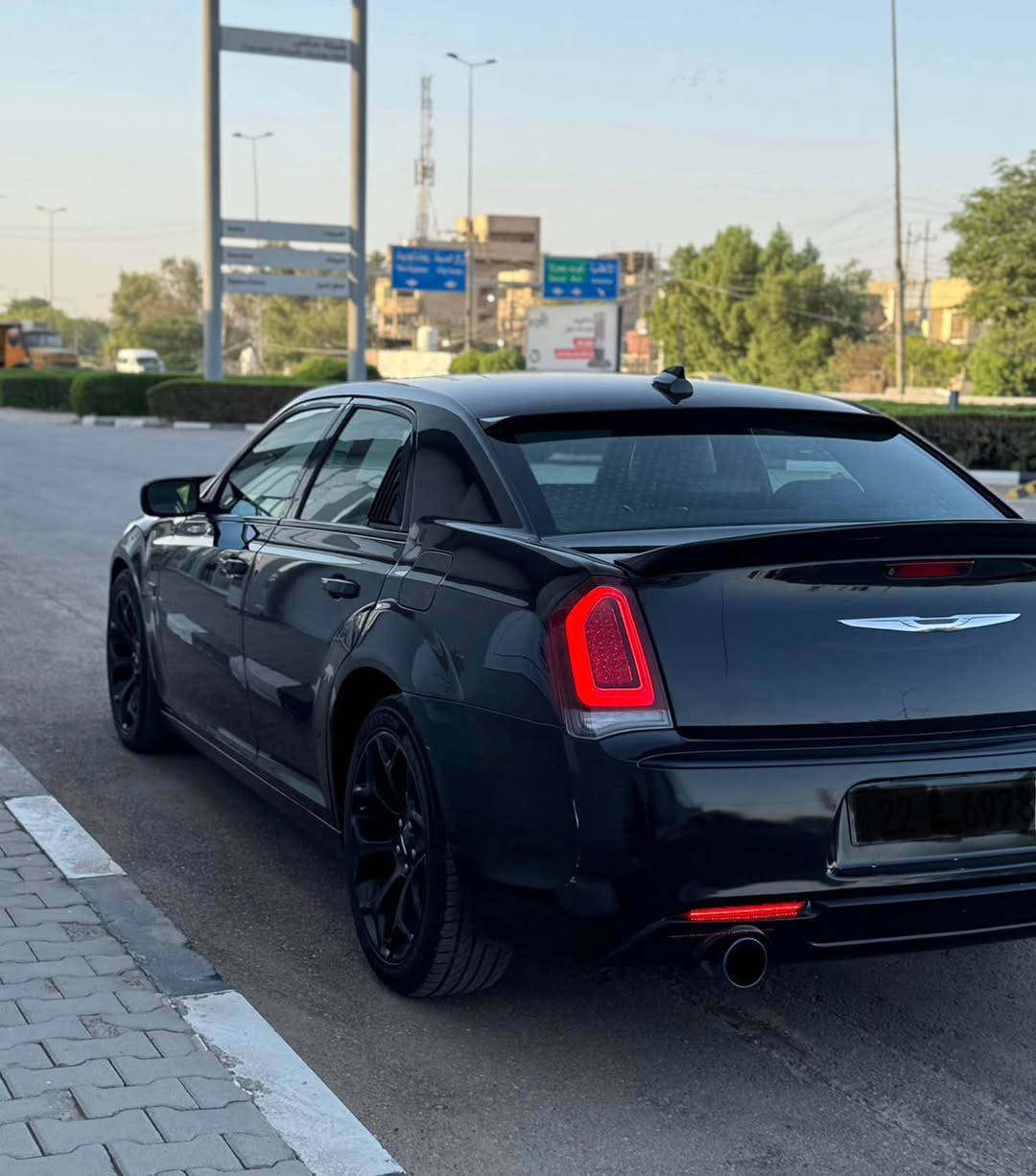 السلام عليكم 
اقرأ التفاصيل بالكامل واتصل وبيك خير وتدلل 

(رجاءا بدون مراوس) 

كرايسلر 2019 S وارد امريكي 
مواصفات S بدون بنوراما 
مقاعد S حضن 🫂 
ويل عنكبوت 🕷️ 
مقاعد تدفئة 
بجم SRT بلادي 
ماشية 148,000mil
الضرر:: في امريكا فقط 
6 قطع جاملغات اماميه + جاملغ خلفي جهة السايق صبغ 
بنيد + باب السائق+باب الخلف السائق تبديل بلادي نفس اللون ((مختصر للضرر 3 قطع تبديل +3 قطع صبغ)) 
رقم اربيل باسمي تحويل ثاني يوم 
مكان السيارة بغداد قرب جامع النداء 🕌
السعر195 وبيها مجال فقط للشراي 

                                                               
*********** بغداد, العراق
