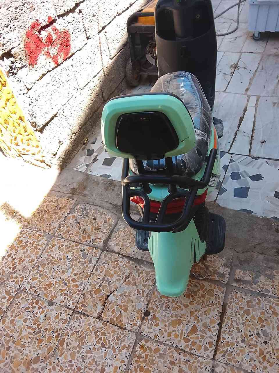 ةسلام عليكم دراجه شحن شاشه طافيه بيه قطع بطاريات منفوخه بس تشتغل وين ميعجبك اطلع بيه *********** مكاني ديالى
