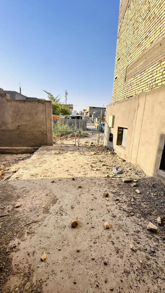 السلام عليكم
بيت بنسبة انجاز ٧٥٪؜ في البكرلي حي الفنانين خلف بيت القاضي
المساحه ٤٠٠ متر مربع
يحتوي على 3 غرف نوم بالطابق الاسفل
و غرفه بالطابق الاعلى
البيت سيراميك مطبخ و صحيات و بياض جدران كامل و لبخ على كامل محيط البيت
البناء حديث
للتواصل : ***********
