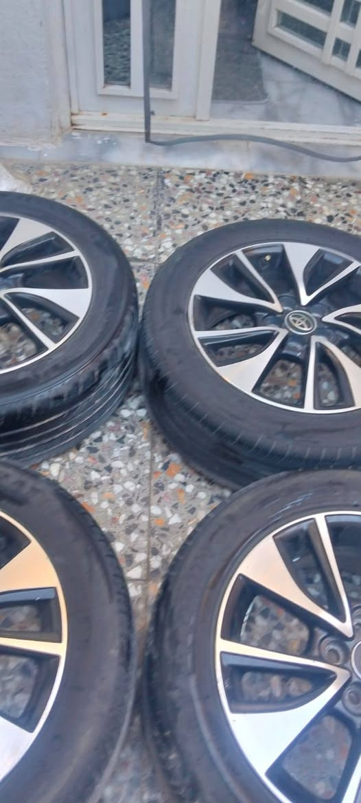 السلام عليكم 
للبيع 
تخم ويل كب مال كورلا حجم 16 نضيف لا كسر لا لحيم ولا عواج مع تخم تاير 
السعر 290
الاتصال ع الرقم ***********
