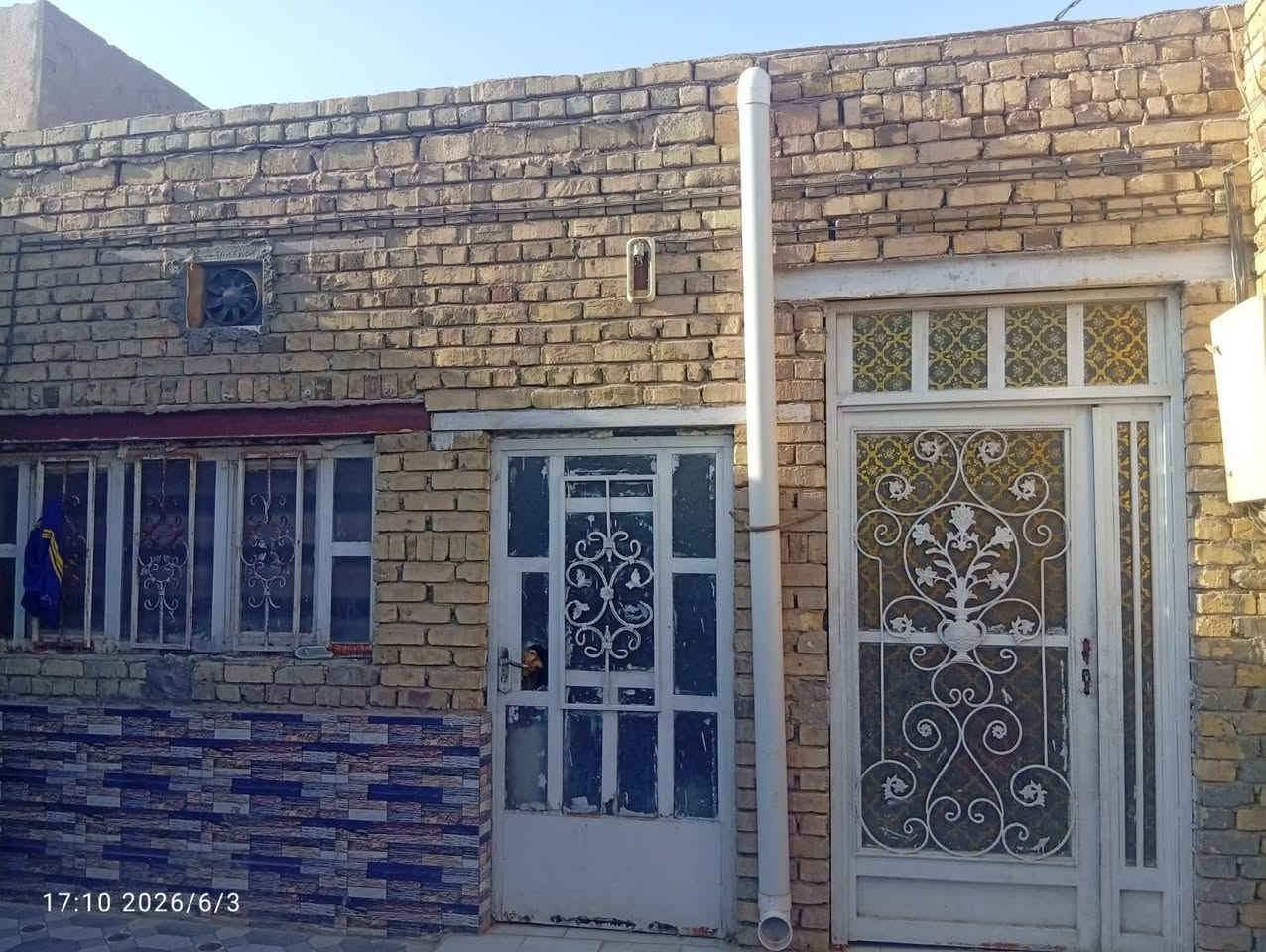 السلام عليكم متاح بيت طابو بيه قرفتين وصاله ومطبخ واستقبال كراج واسع المكان التفيج قرب دار البيضاء الاستفسار ***********
