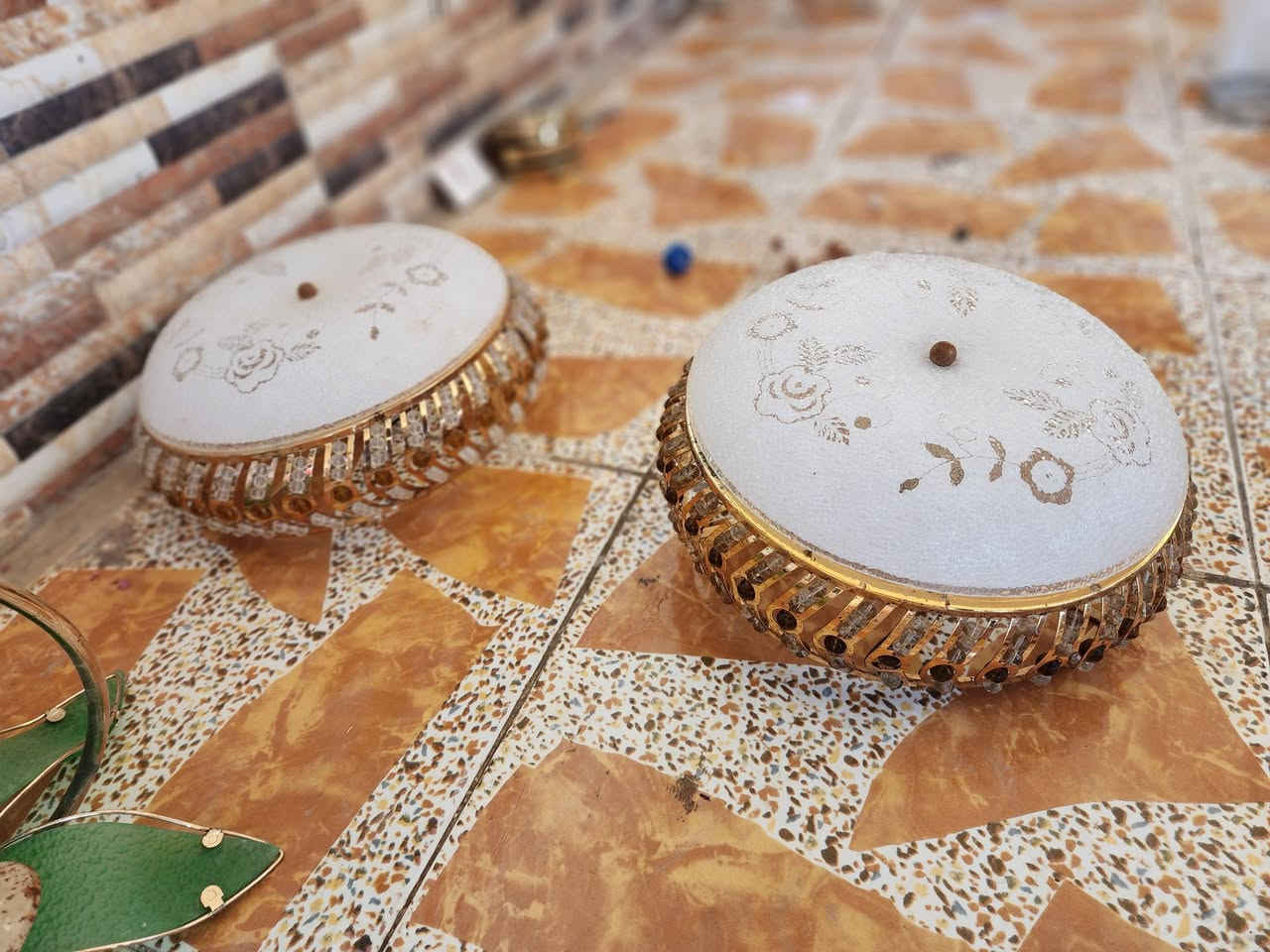 سلام عليكم
حبايب ثريه كلش حلوه شغاله مثل ماواضح بصوره اربعه دوار وثنين ثريه ابيع شلع 60 بلاش شغالات العنوان تقاطع قرب مدينة العاب المدهش ***********
