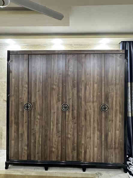 كنتور 6 باب mdf درجة اولى واخو الجديد استخدام كلش قليل 
ارتفاع 237
عرض 240
بيبان جكات
السعر 200 وبيه مجال بسيط

ميز تواليت السعر 100 وبيه مجال

العنوان كربلاء ***********
