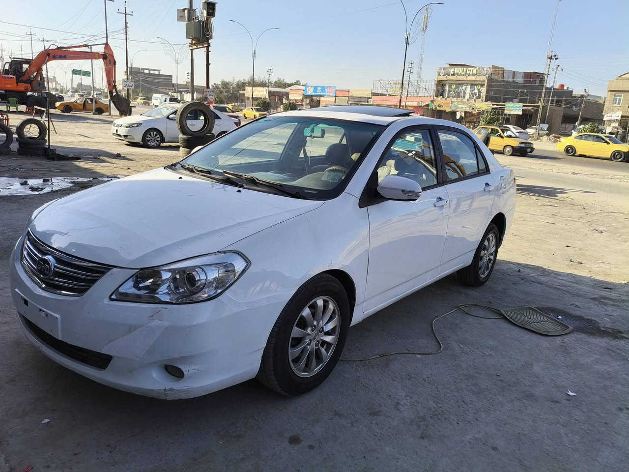 السلام عليكم بي وايدي 
٢٠١٤مزاد مرور وزاره الداخليه 
كير مكينه جدد 
تبريد ثلج ❄️
حداديه كامله 
داخل بلاد جديد 
سياره بدون حادث 
فتحه +بصمه 
سياره مال شركه العامه يعني ترقيم بلاش 👍
مكاني بابل 
السعر ٤٠ورقه بيها مجال بسيط 
***********
